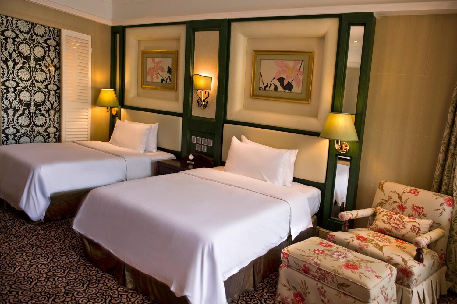 Limited Offer - Deluxe Twin Room With Mountain View ( One set free mini-bar for first day + One time garden tour photography service)