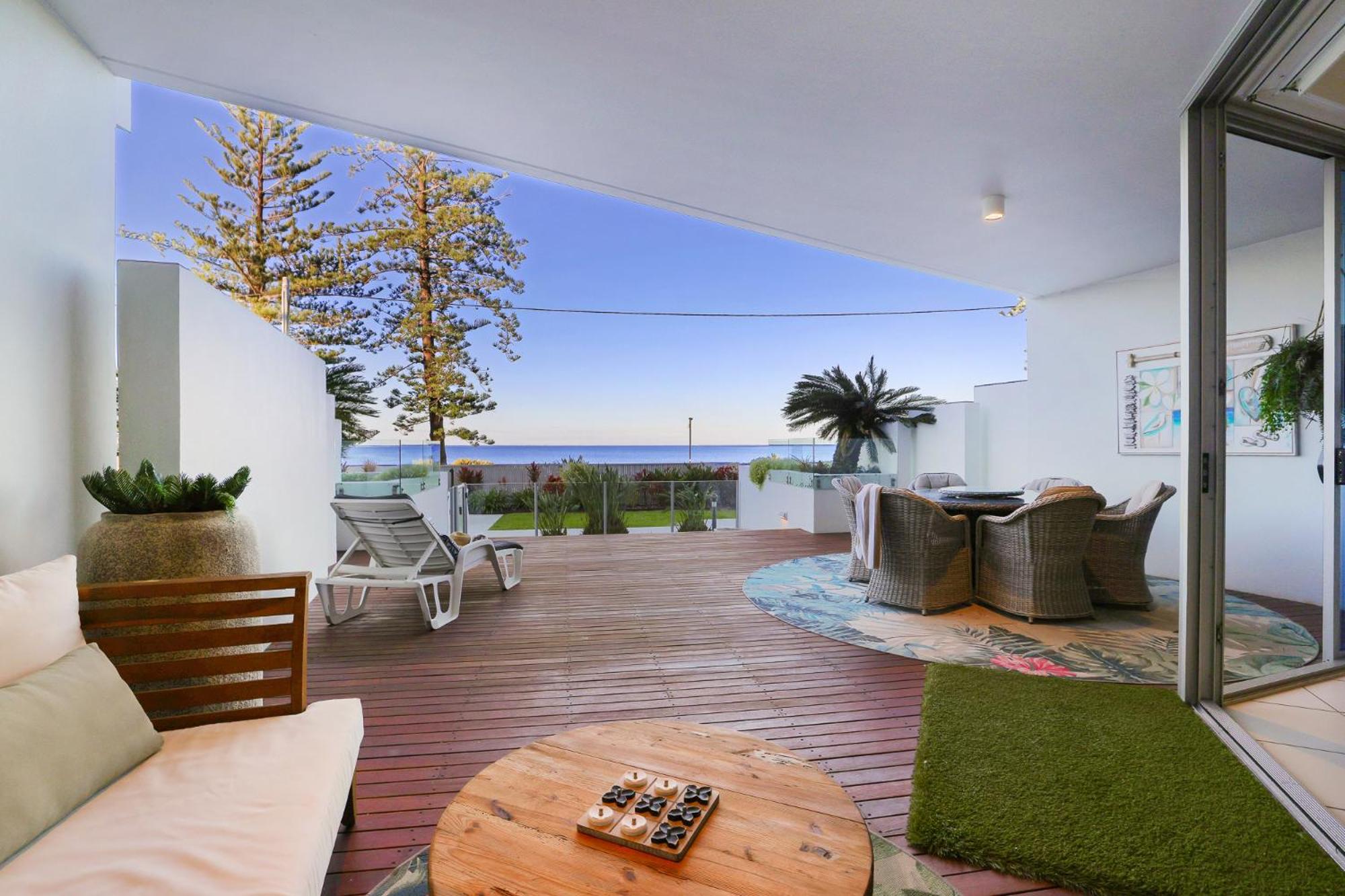 Apartment with Sea View photo 2