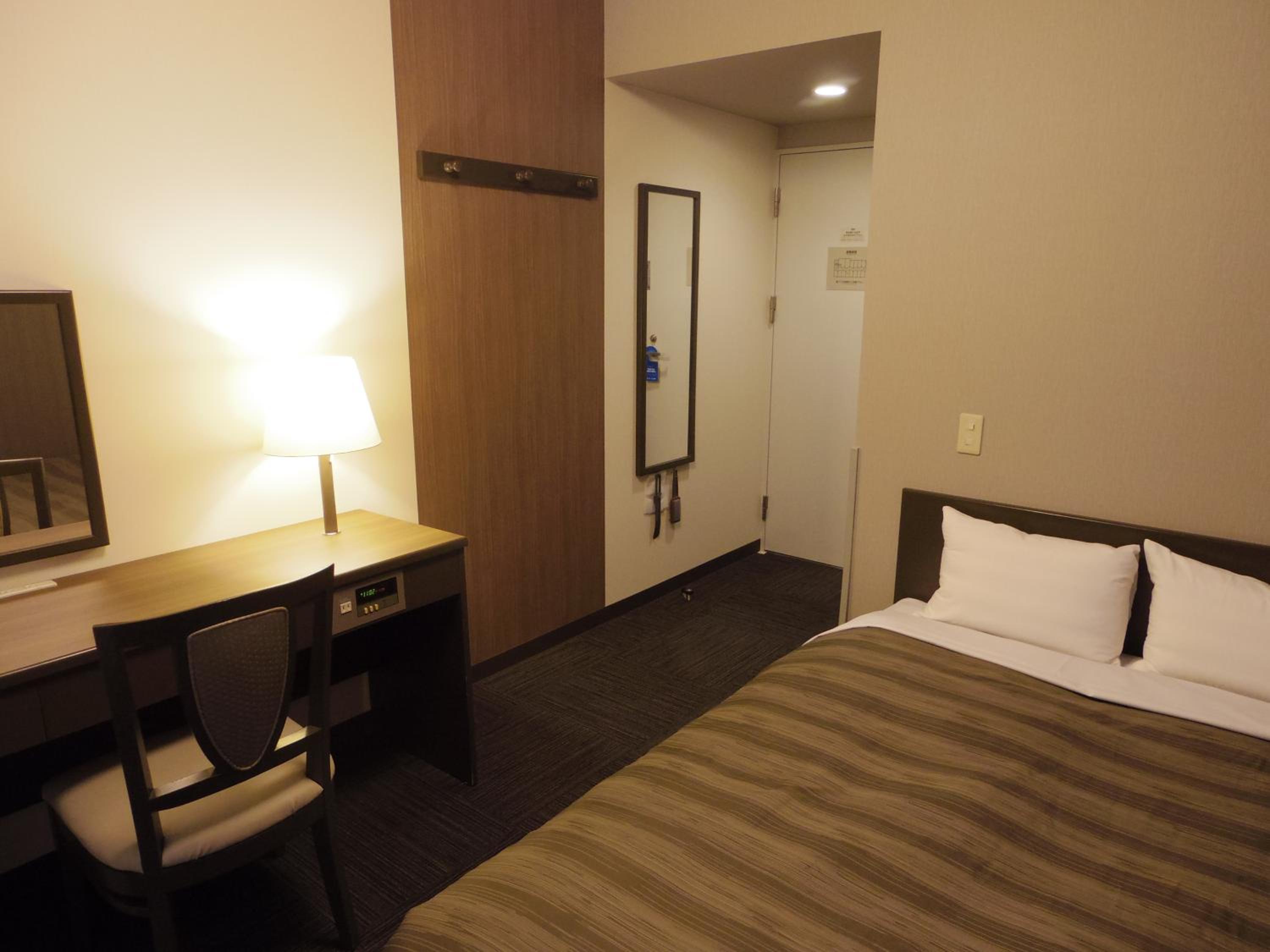 Double Room - Non-Smoking  - Photo 8