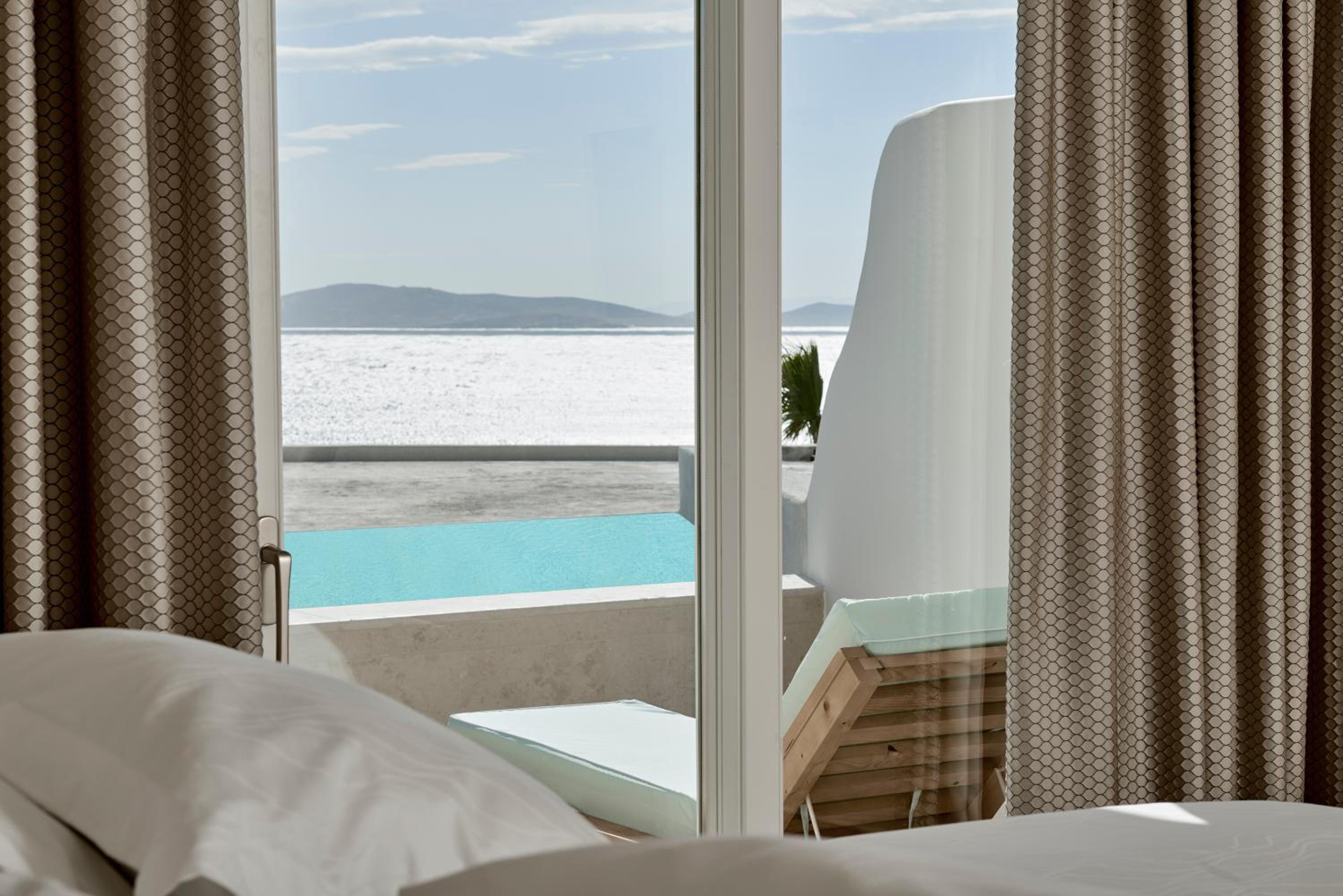 Exclusive Suite with Private Pool  photo 2