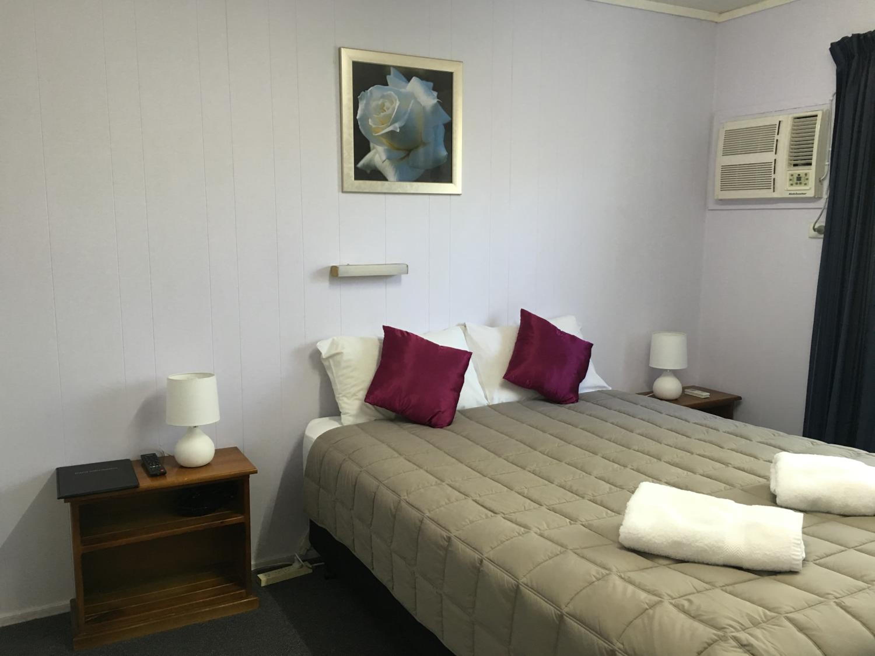 Queen Room photo 1