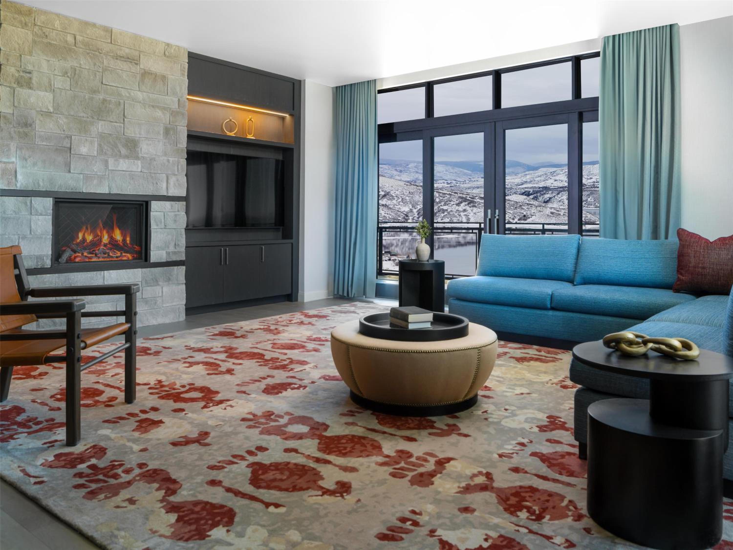 Grand Suite with Balcony - Photo 2
