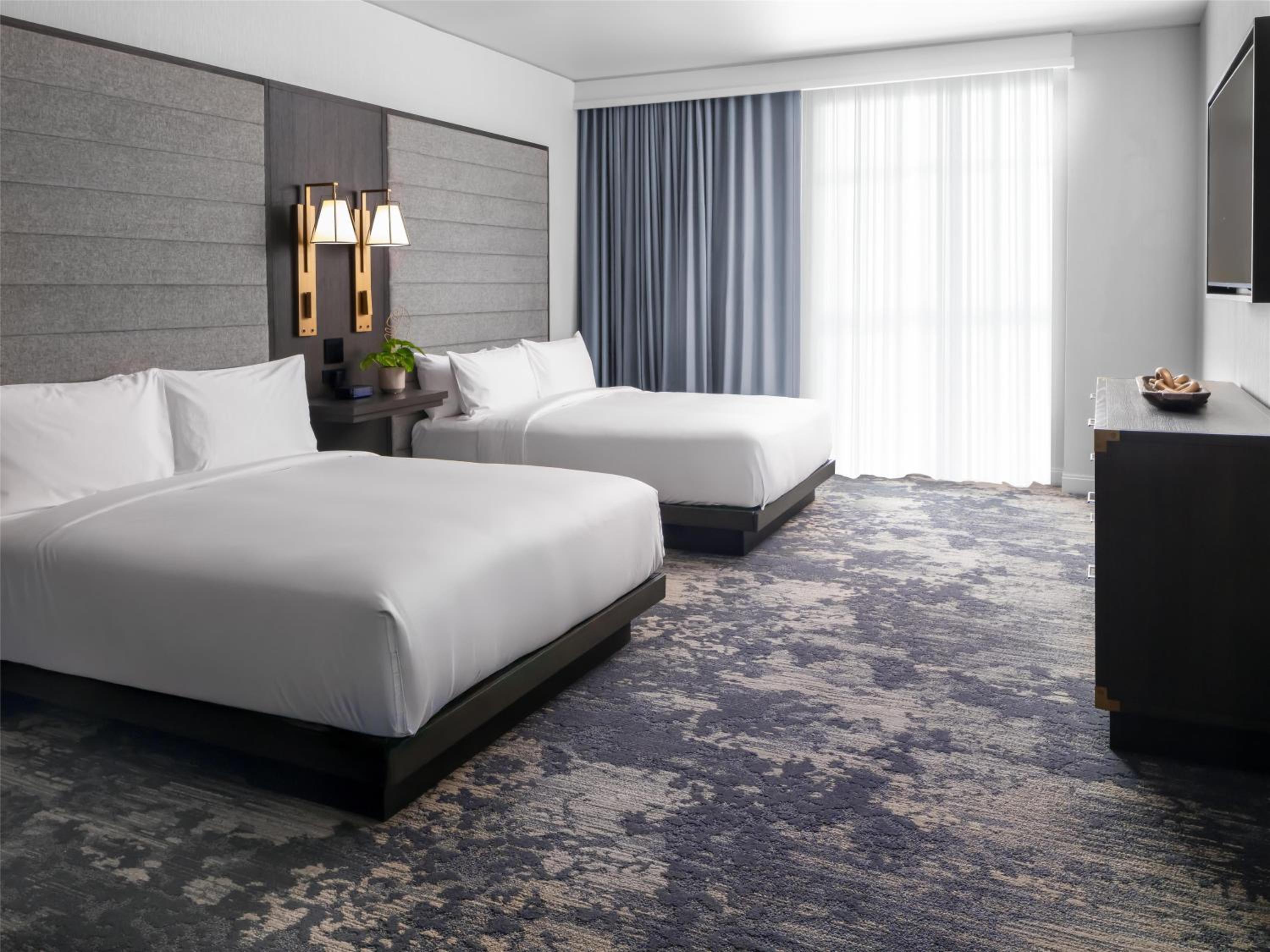 Queen Studio with Two Queen Beds - Mobility Accessibility Tub  - Photo 2
