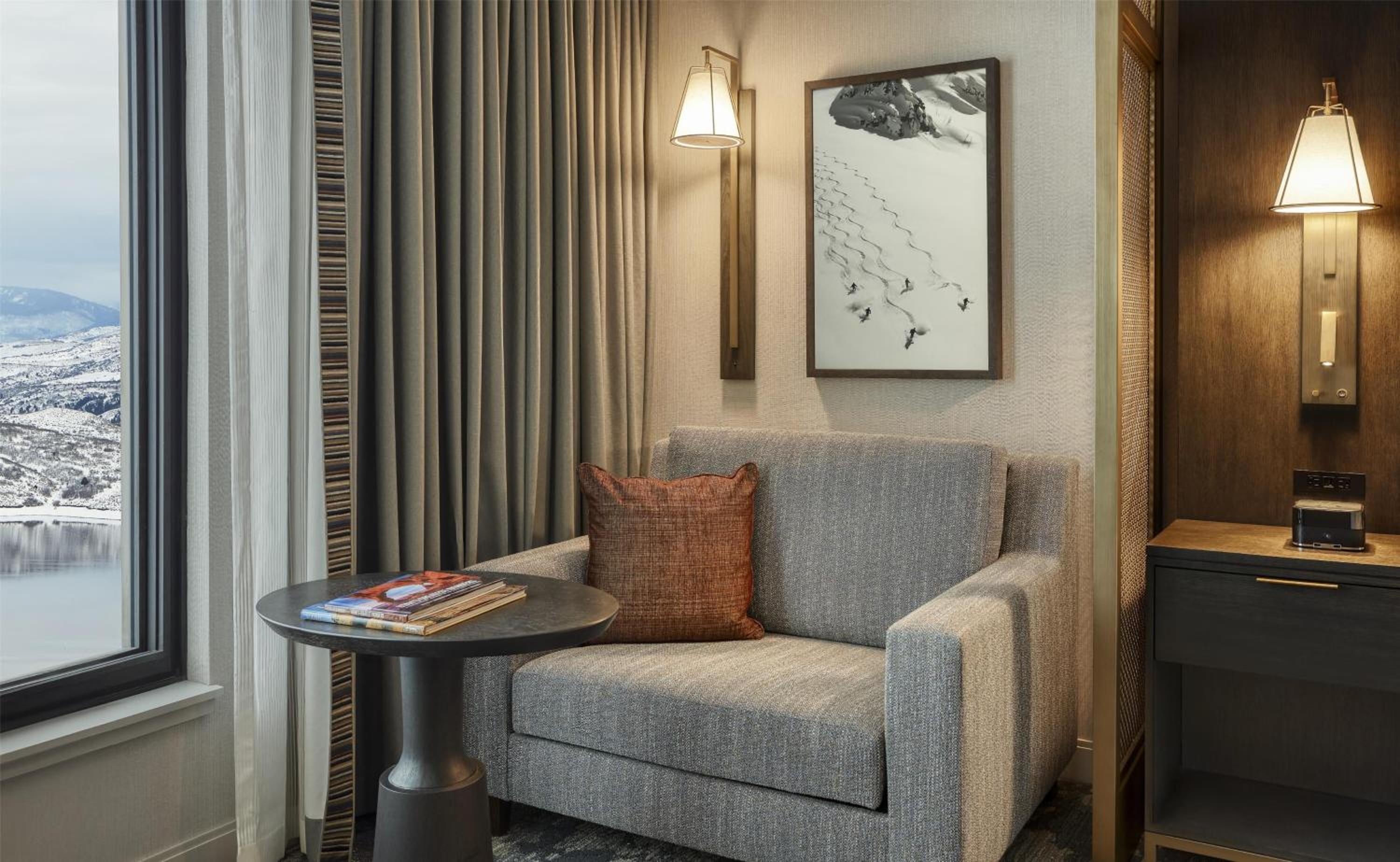 Standard Room with One King Bed and Sofa Bed - Valley View - Photo 2