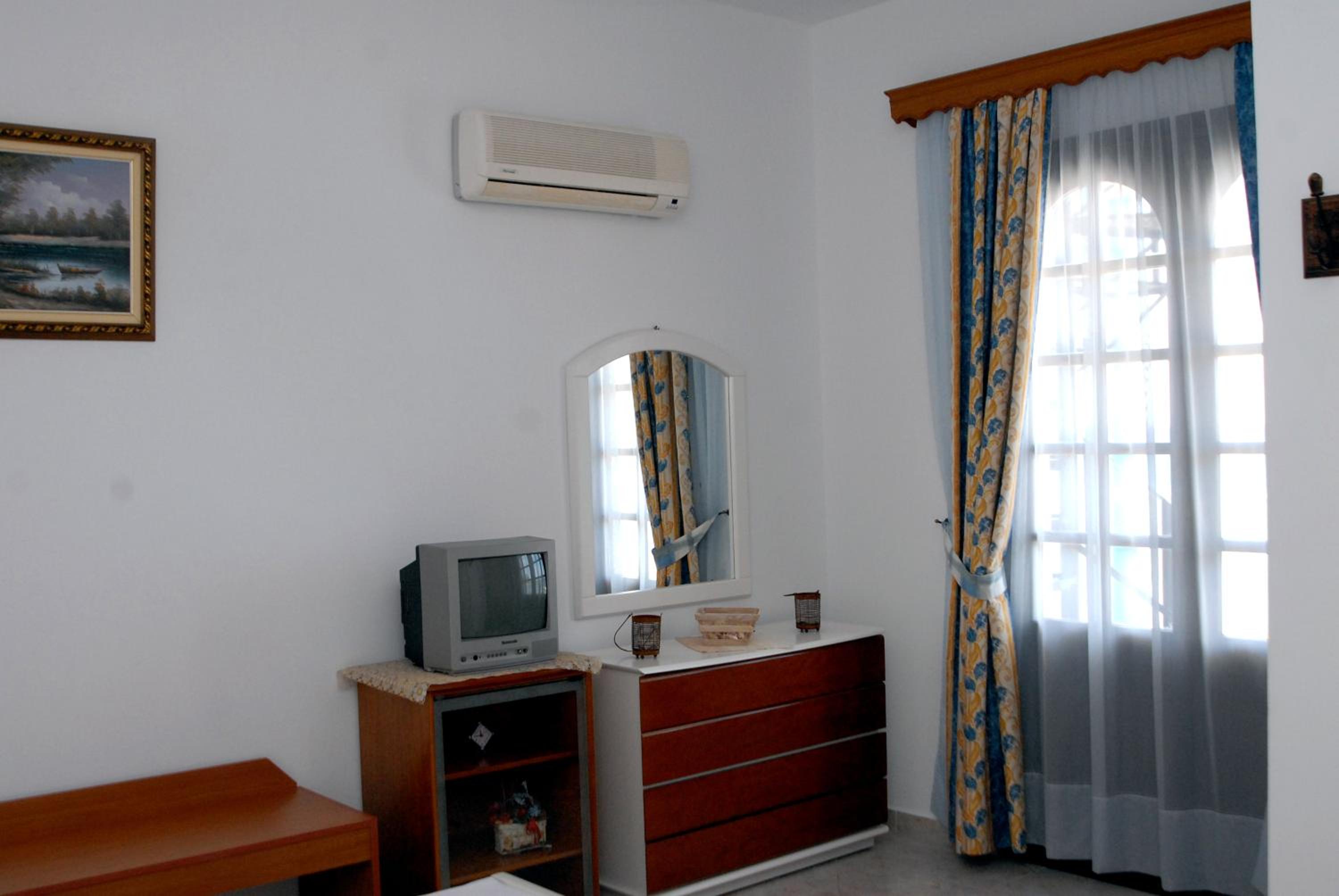 Studio Apartment with Balcony and Sea View (Ilion 2)