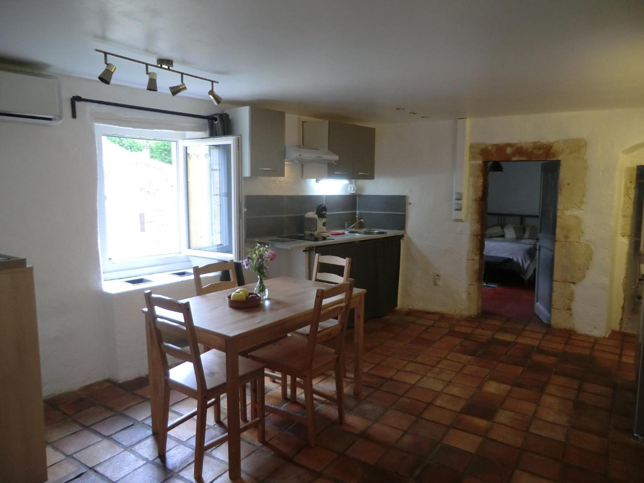 One-Bedroom Apartment - Photo 2