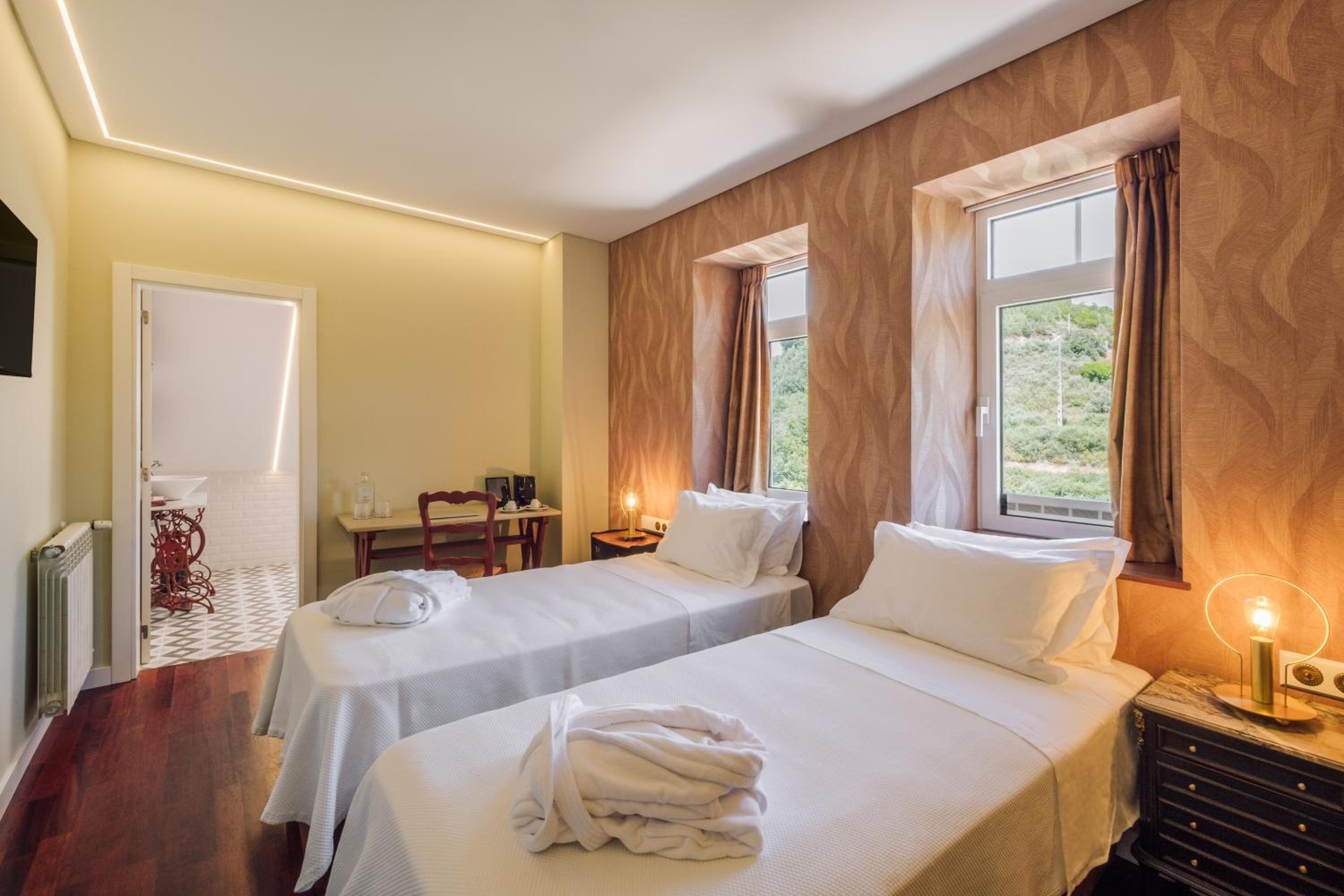 Twin Room with Mountain View