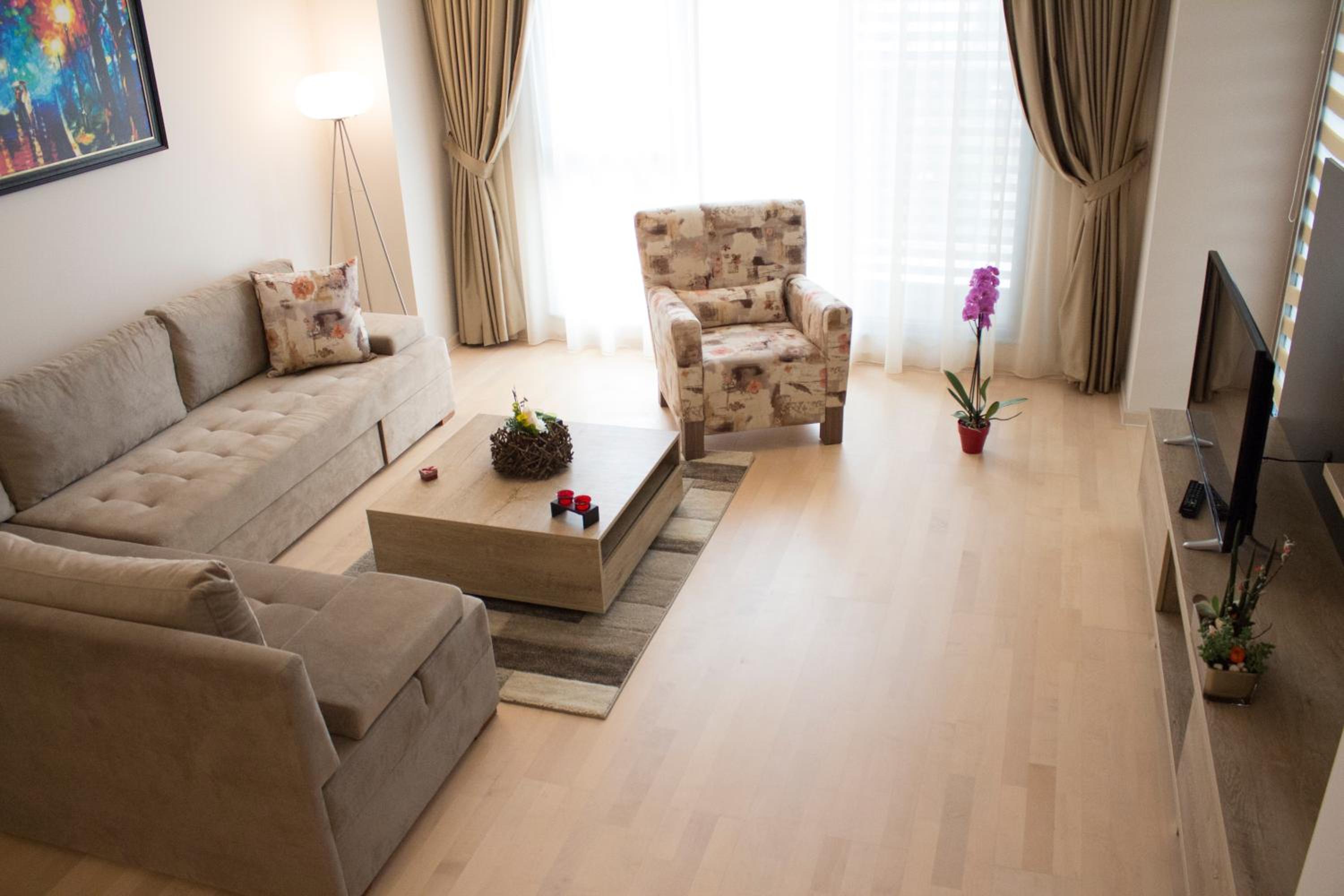 Apartment with Terrace - Photo 12