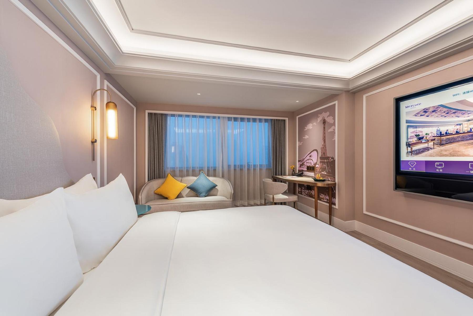 Deluxe King Room photo 1