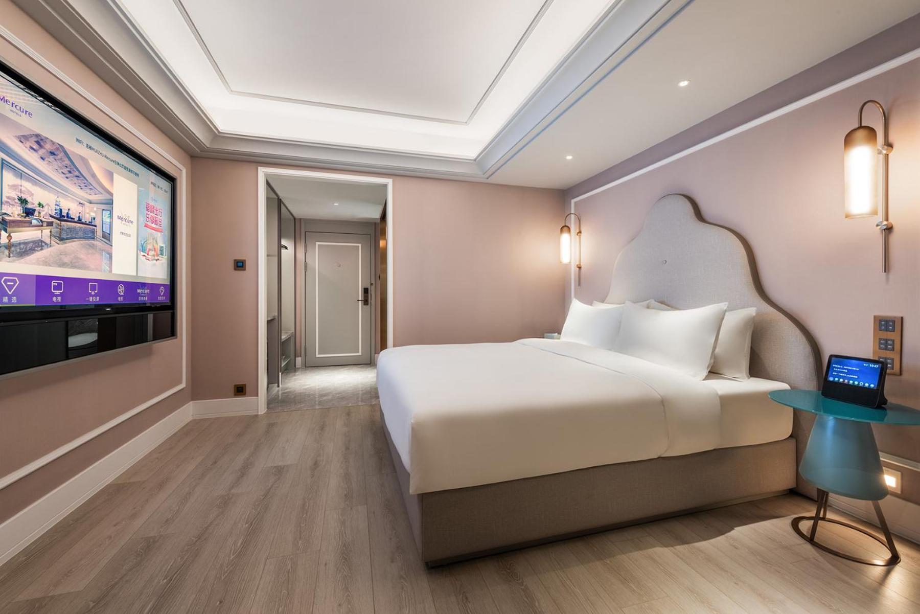 Deluxe King Room photo 2