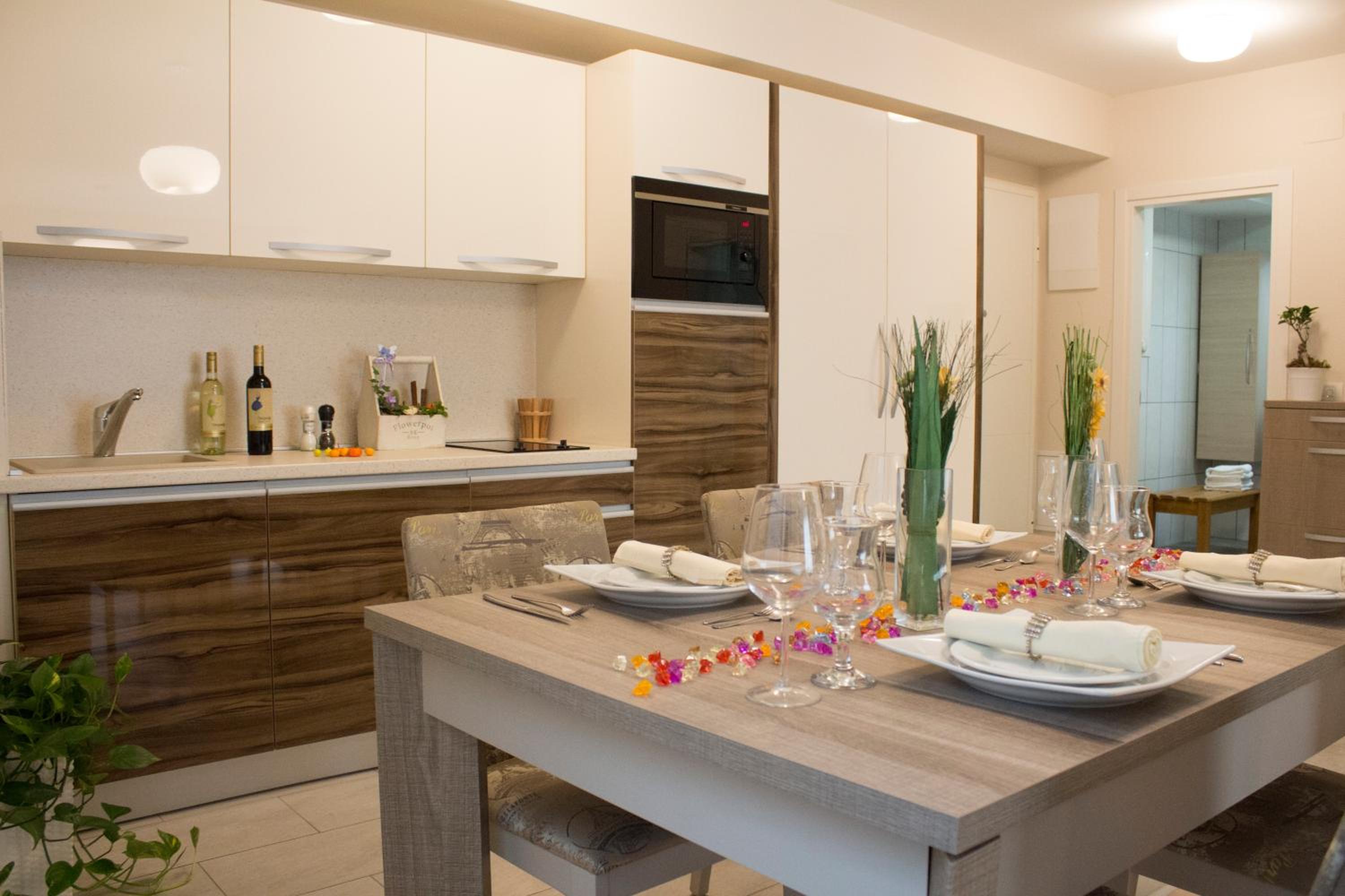 Apartment with Terrace - Photo 4