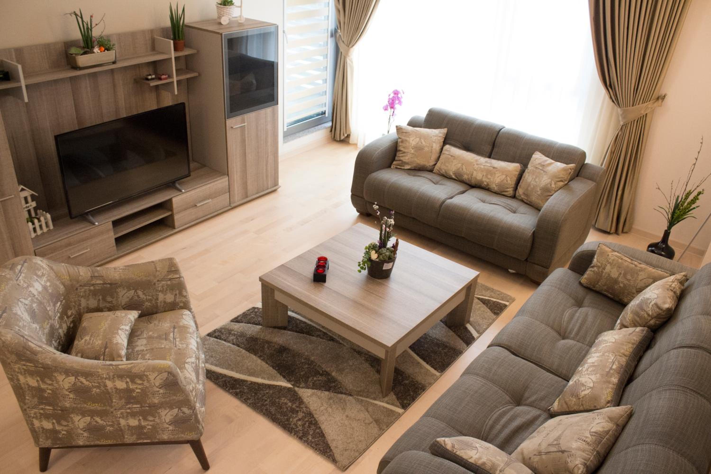 Apartment with Terrace - Photo 9