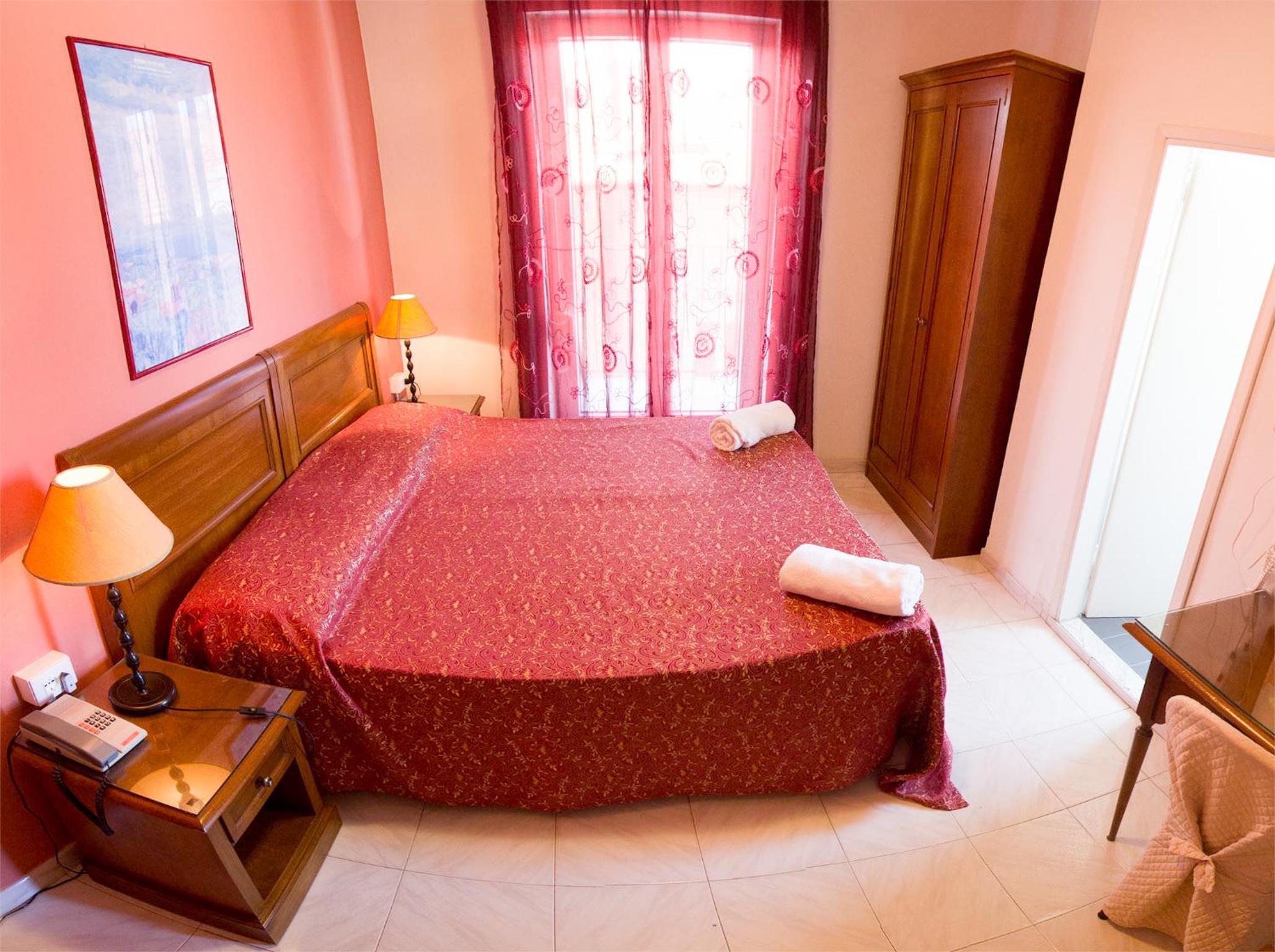 Standard Double or Twin Room - Photo 7