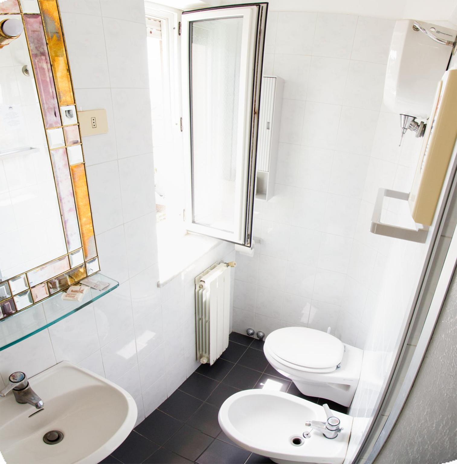 Double Room with Balcony and Partial Sea View - Photo 6