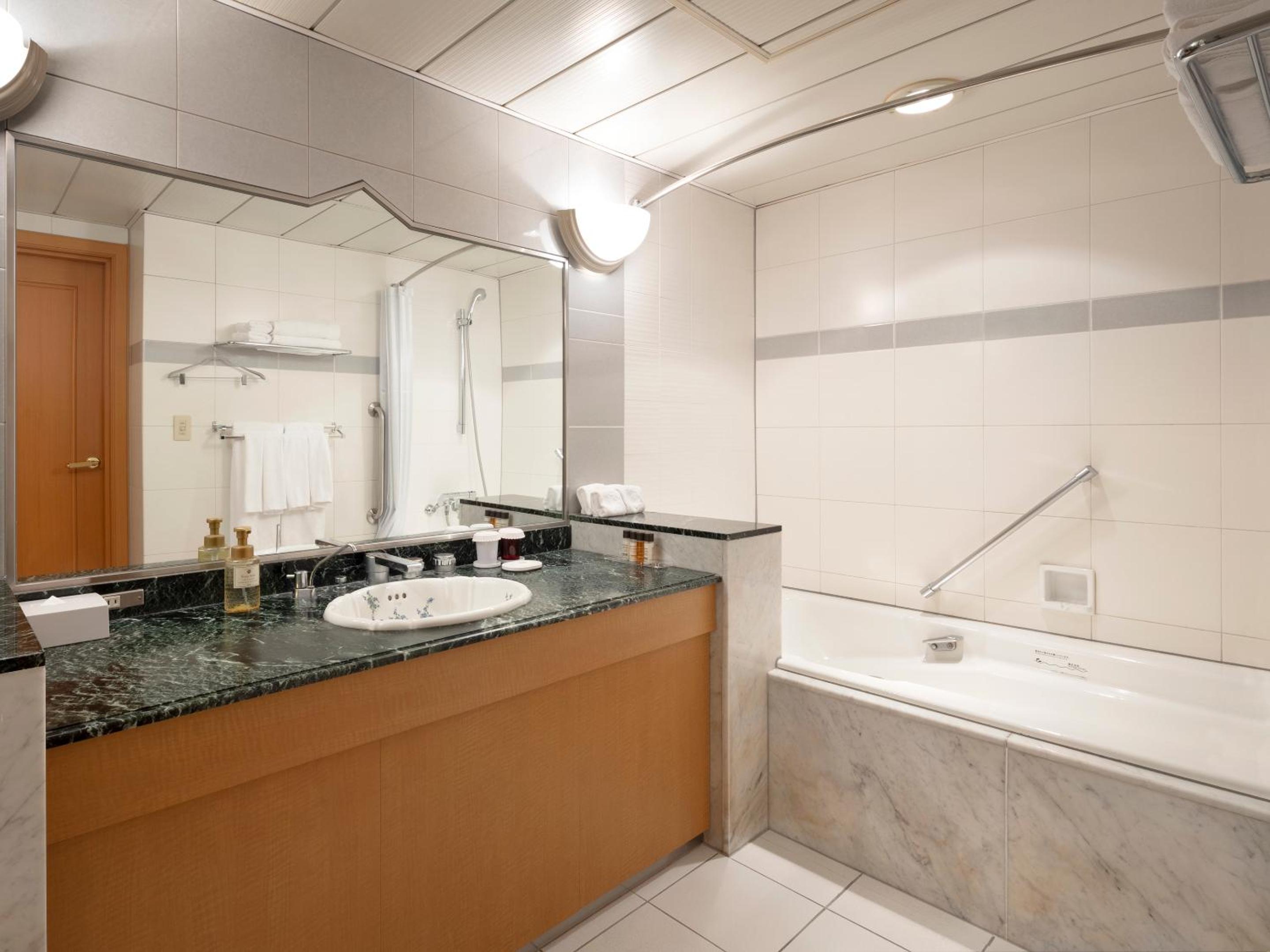 Junior Suite - Executive Floor with Lounge Access - Photo 2