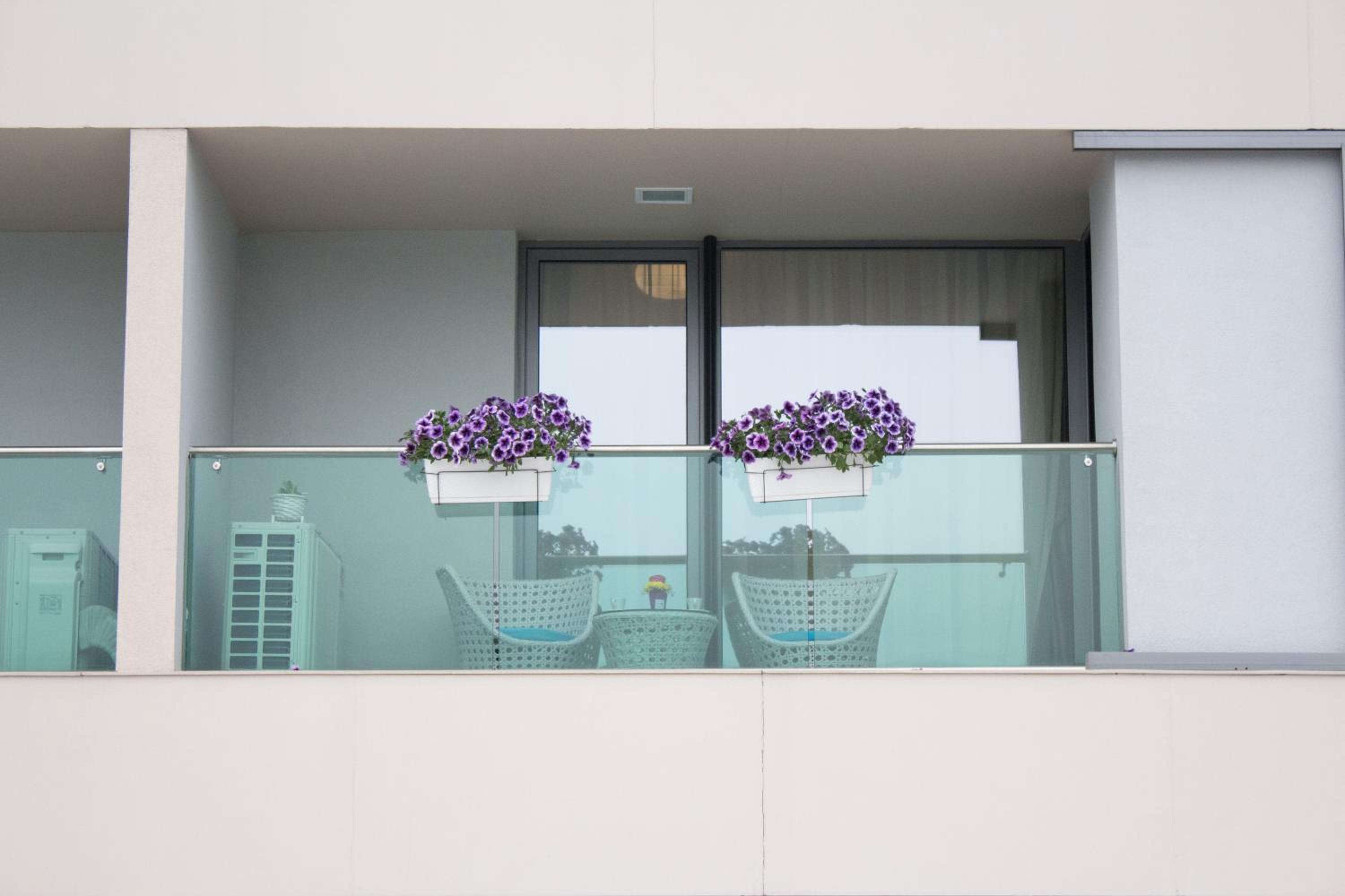 Apartment with Terrace - Photo 14