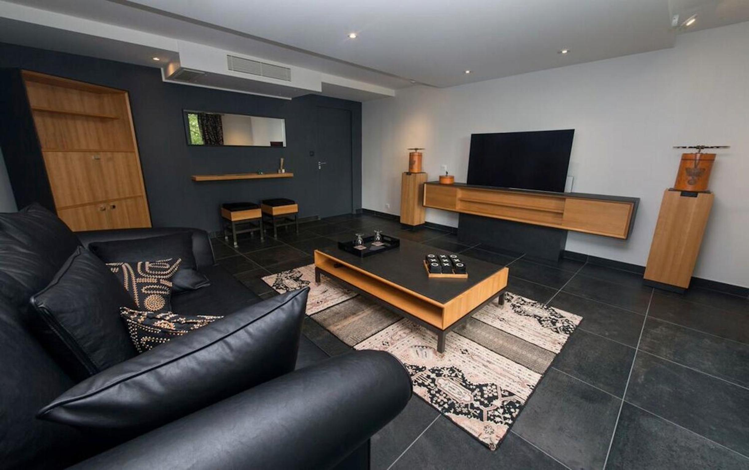 Luxury Suite with Spa Bath - Elegance - Photo 4