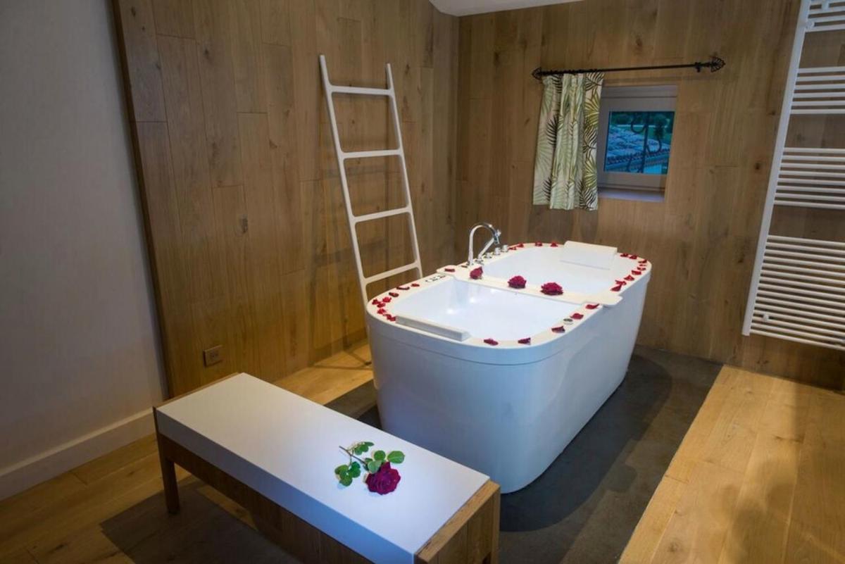 Luxury Suite with Spa Bath - Nature - Photo 7