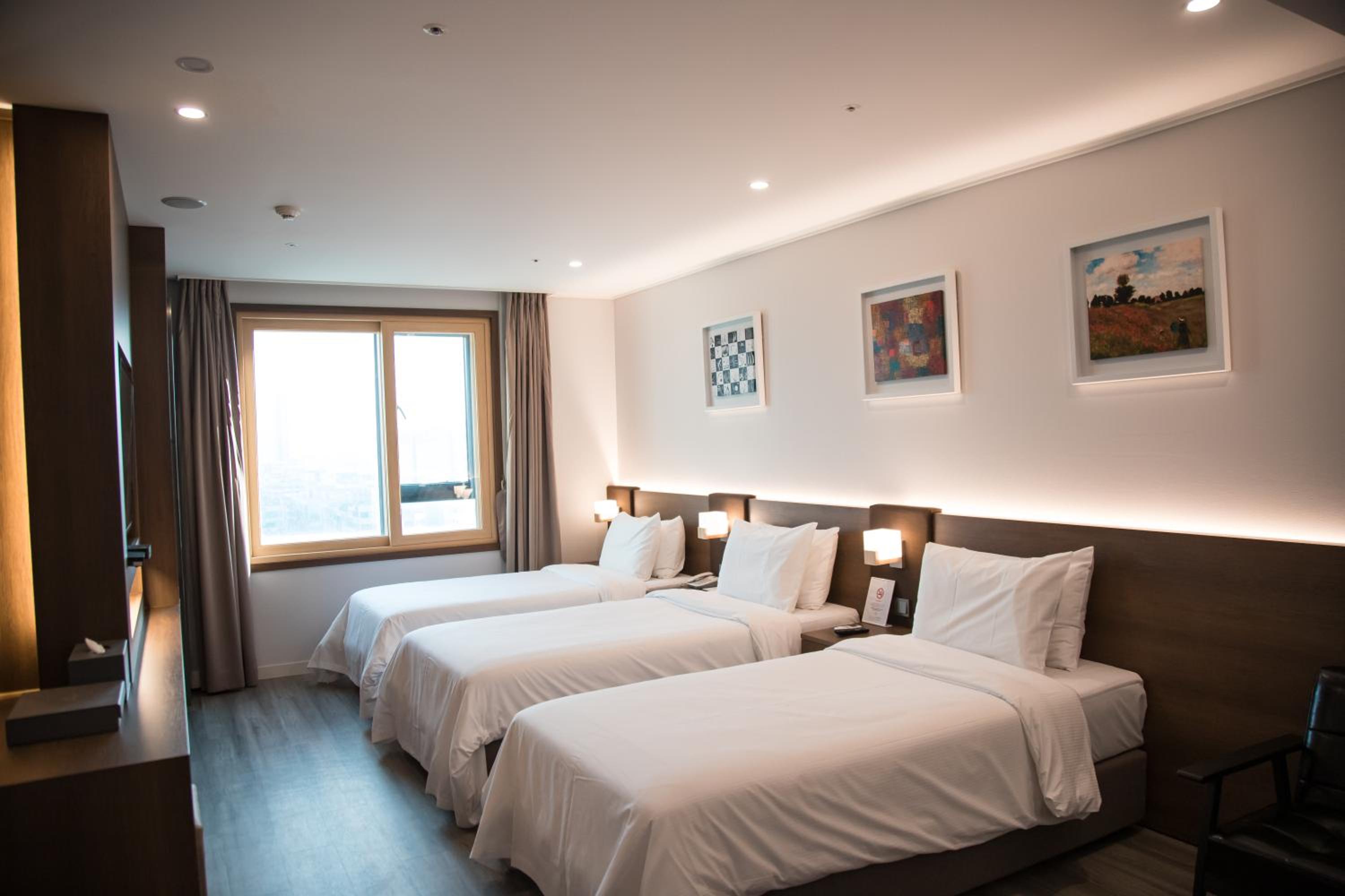 Deluxe Triple Room