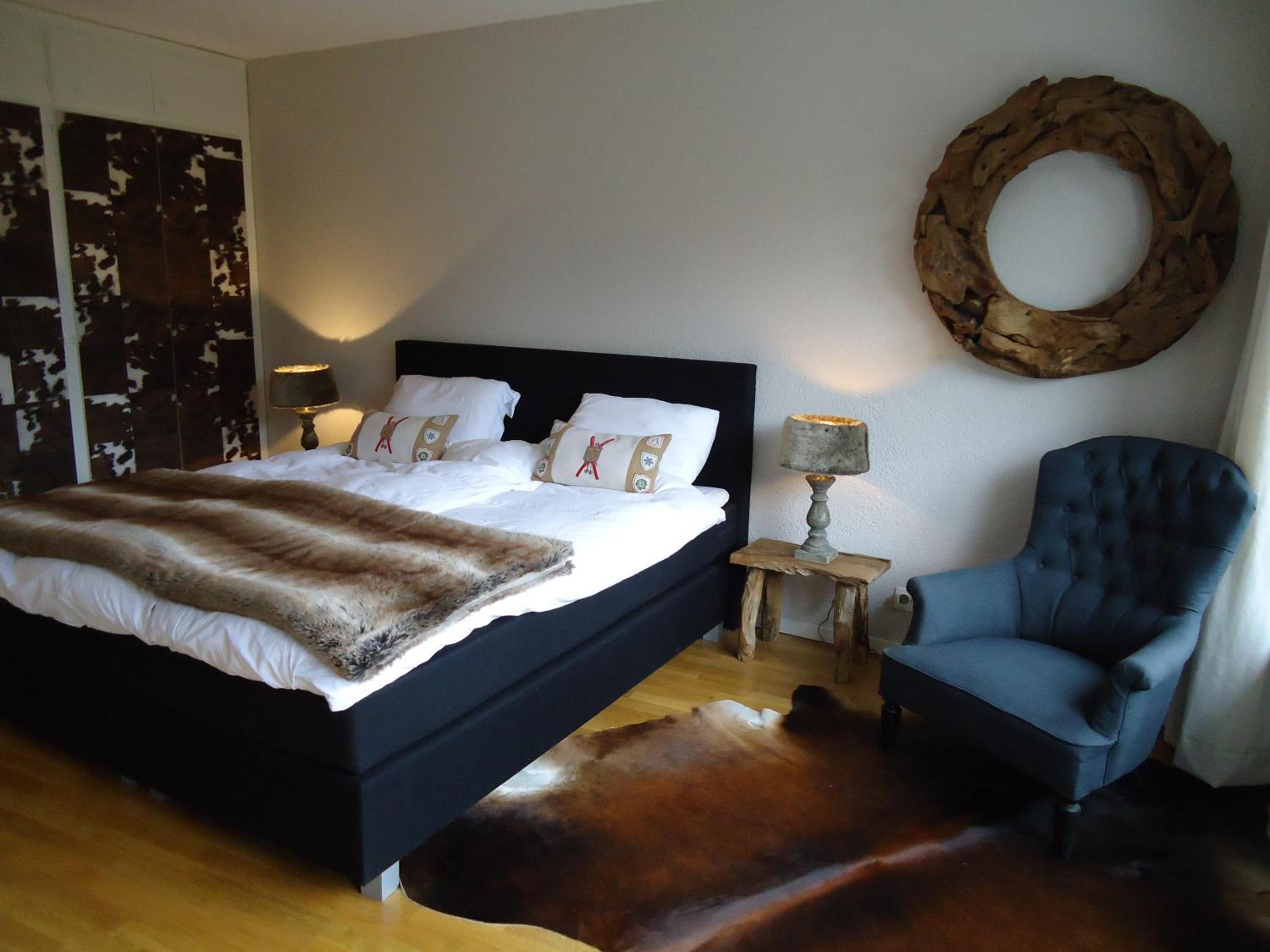 One-Bedroom Apartment with Terrace and Mountain View  photo 1