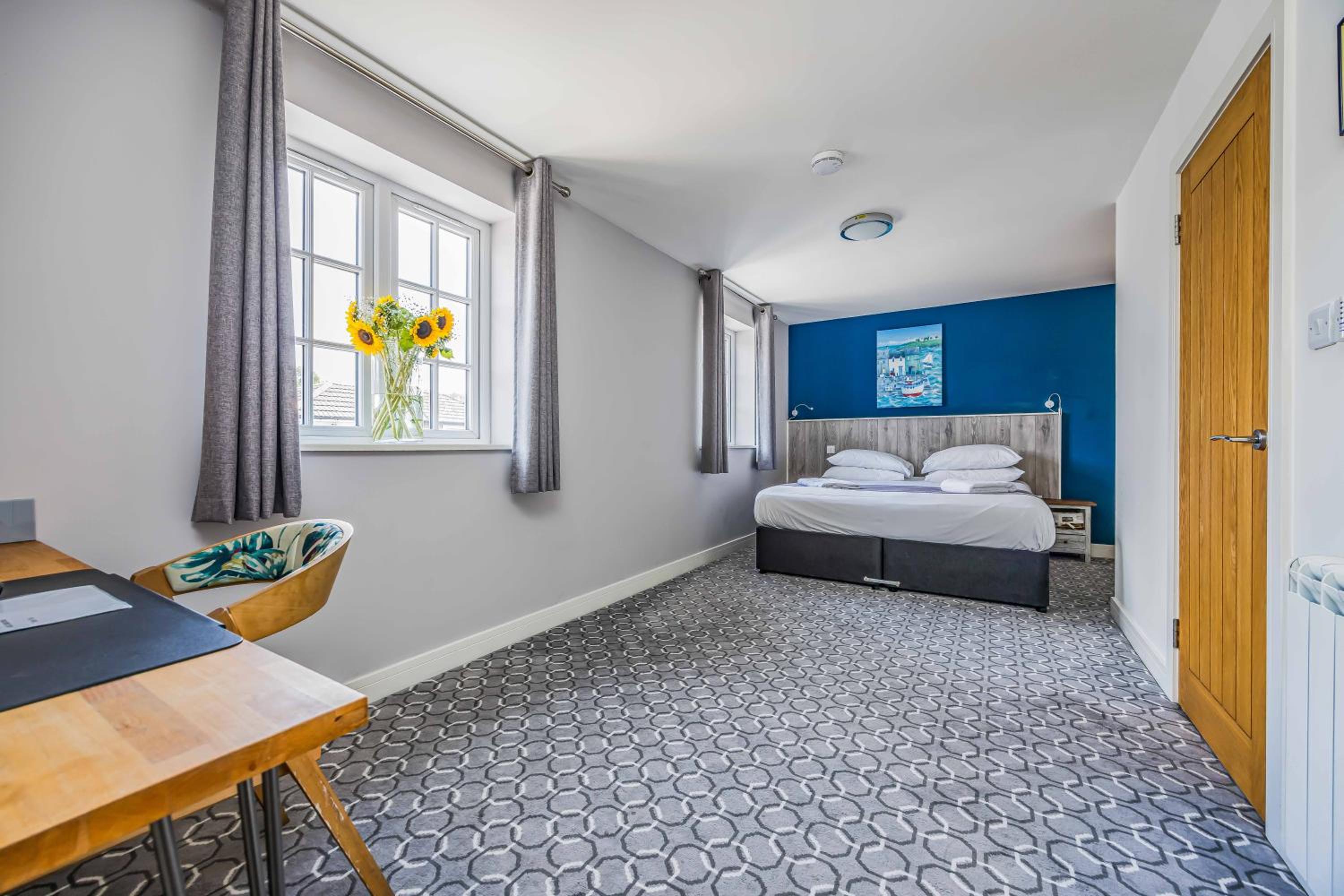 Deluxe King Room - Photo 4
