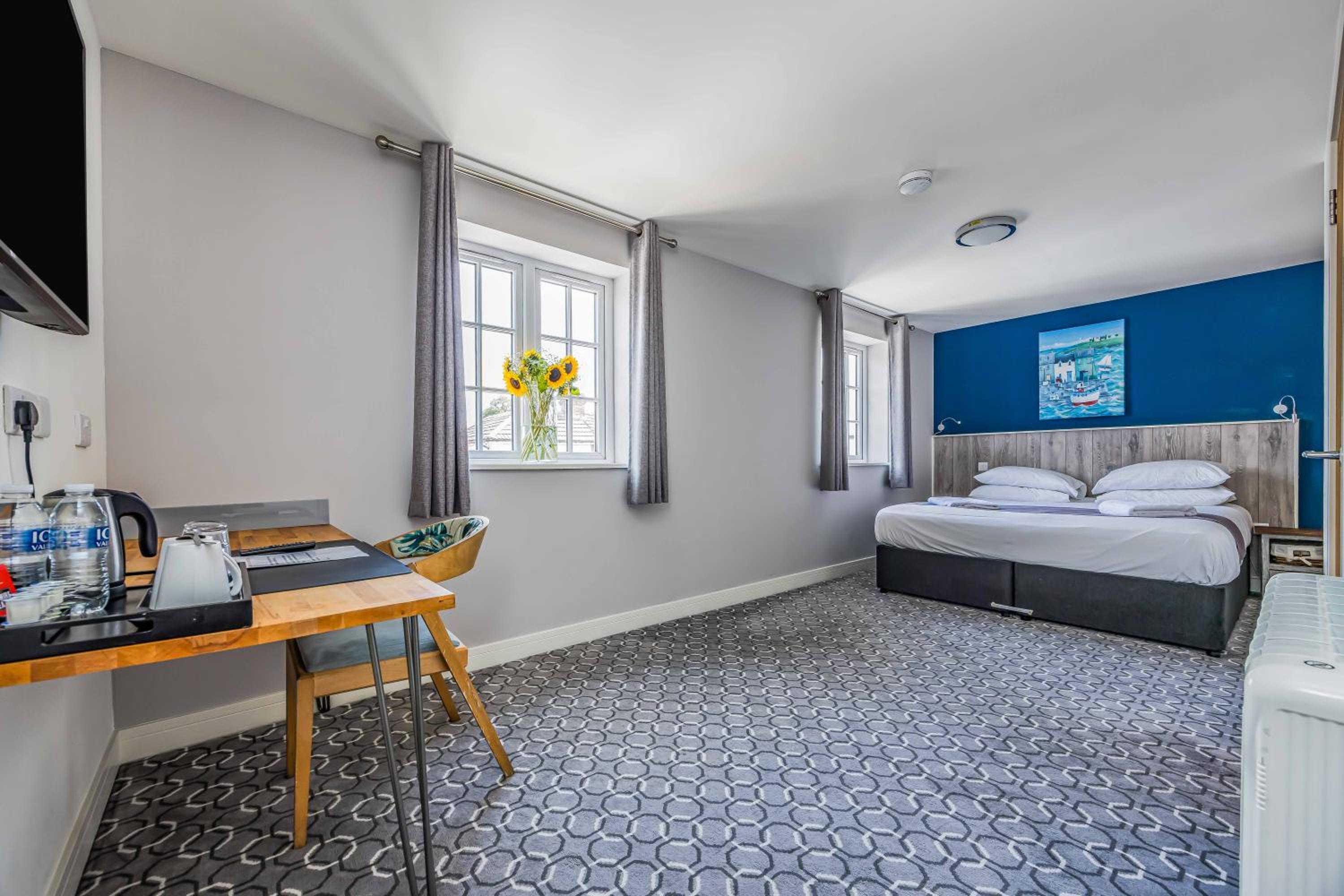 Deluxe King Room - Photo 1