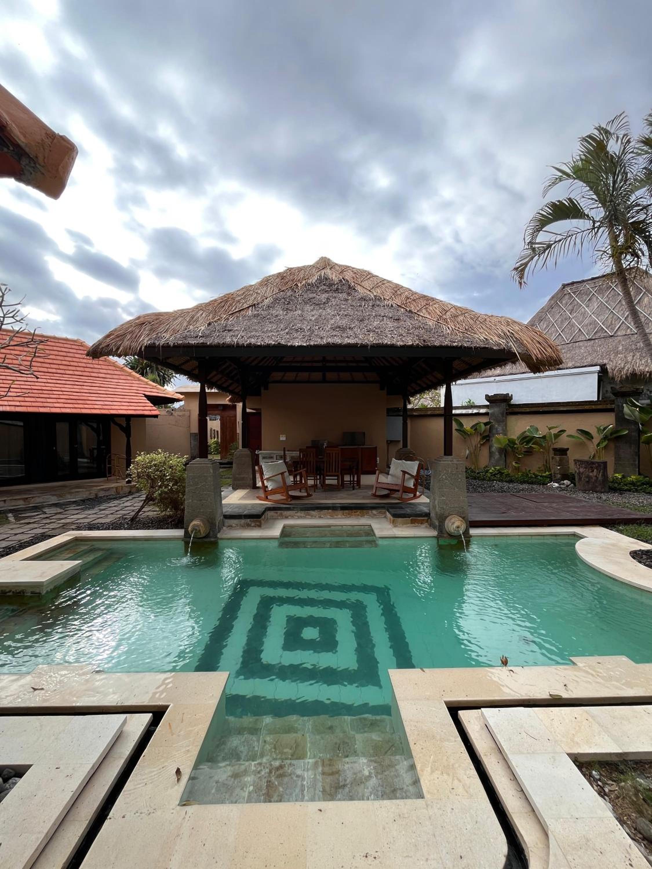 Four-Bedroom Villa with Private Pool - Photo 2