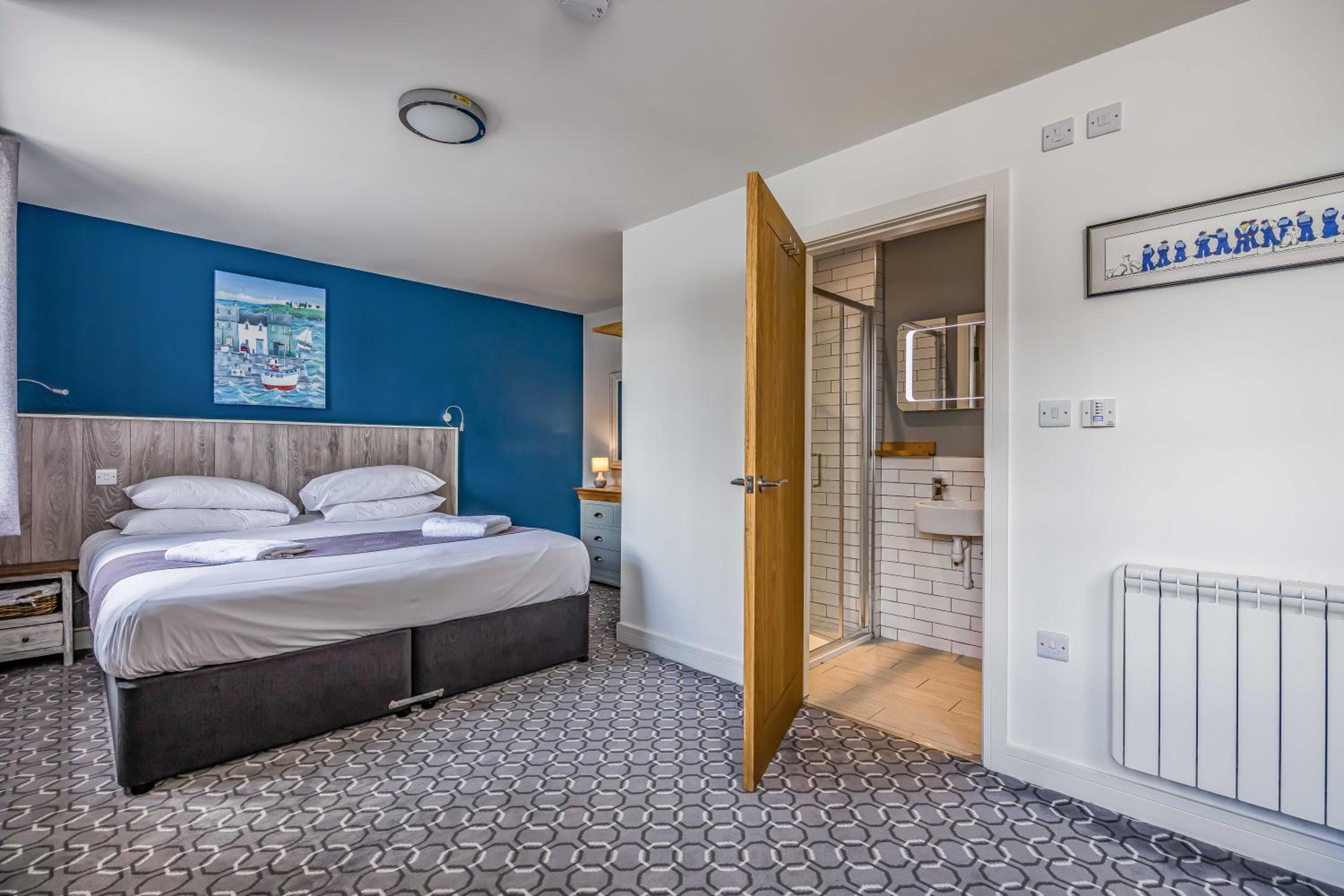 Deluxe King Room - Photo 3