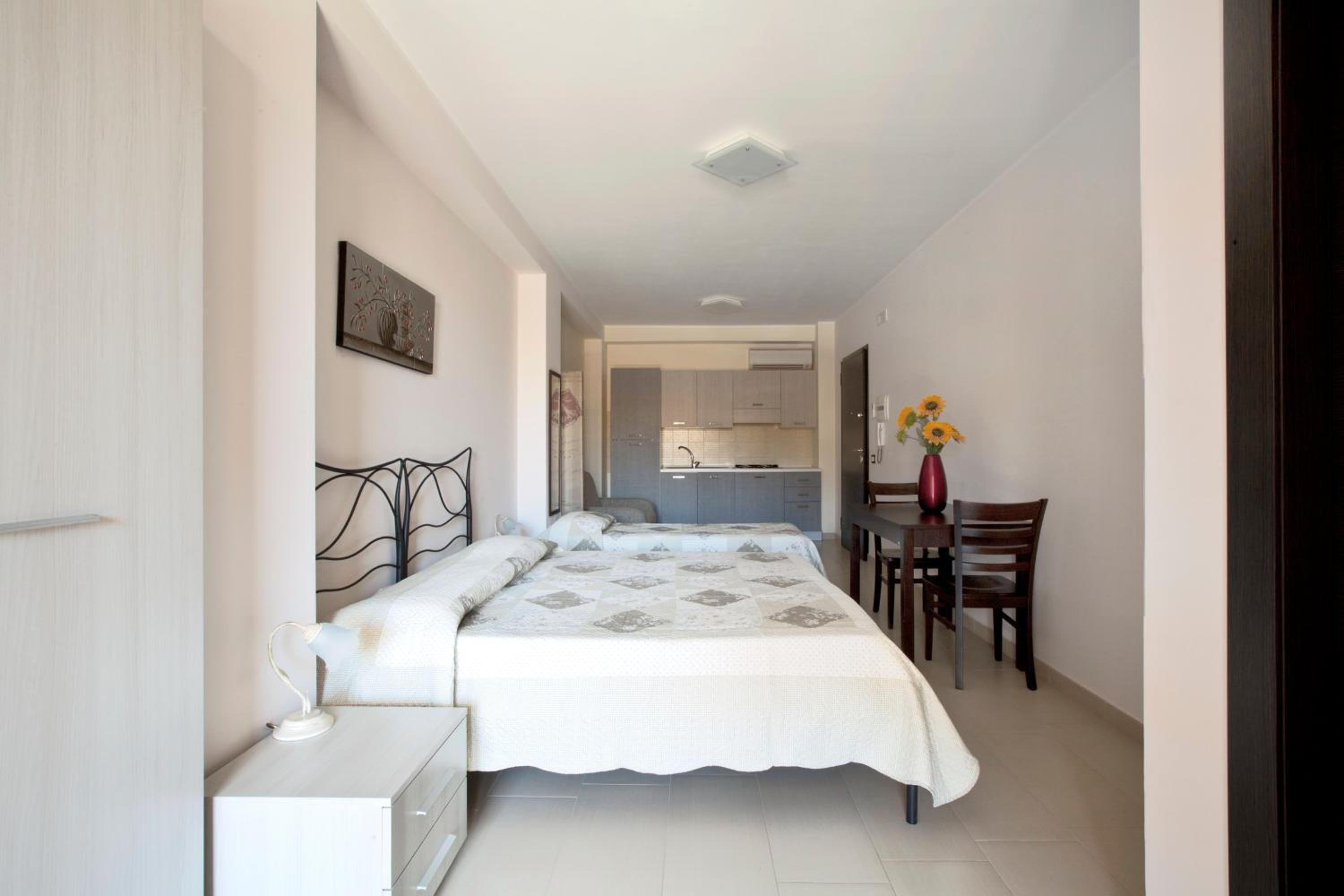 Studio Apartment photo 2