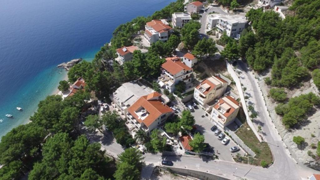 One-Bedroom Apartment with Balcony and Sea View photo 3