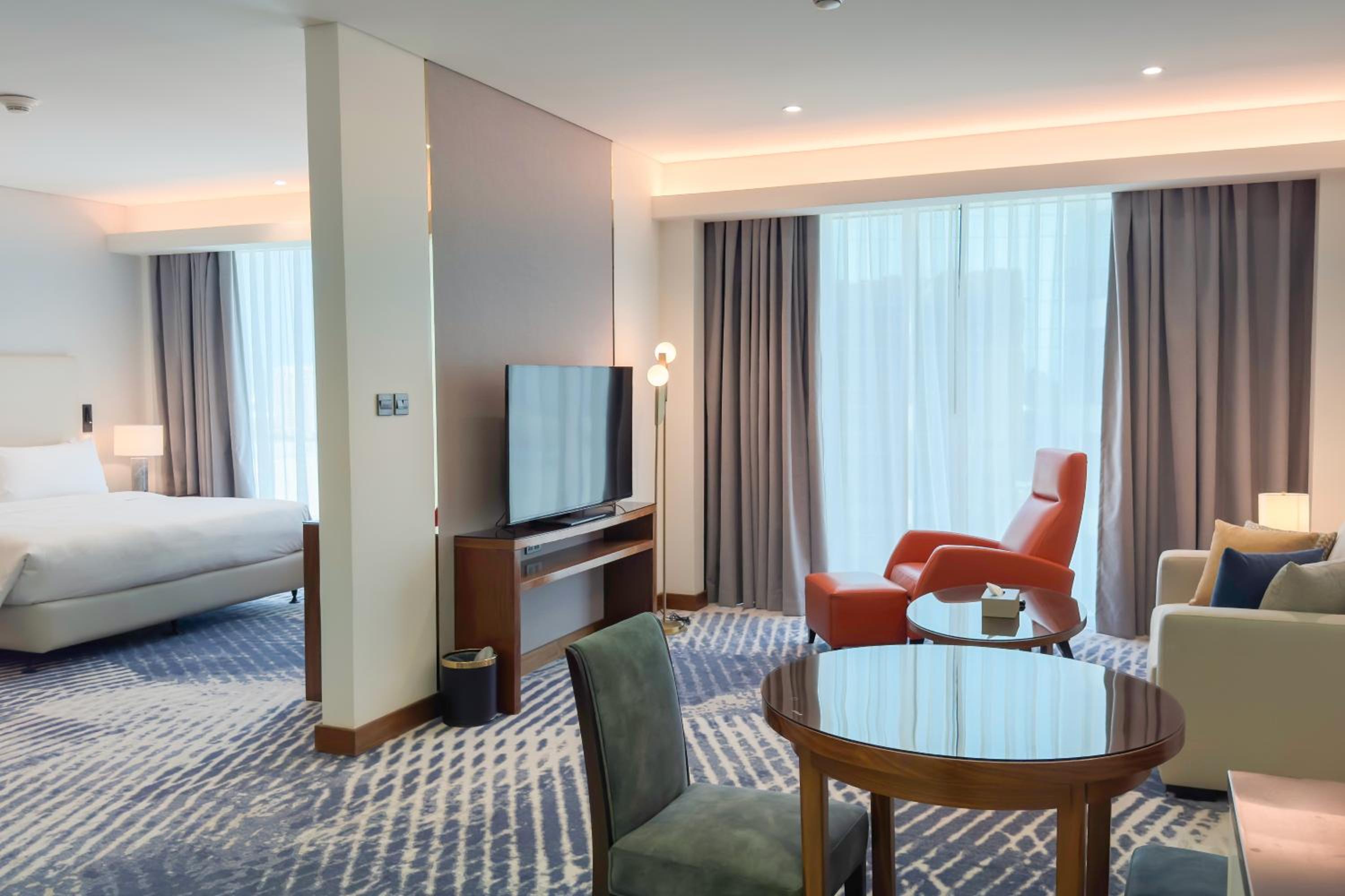 Junior King Suite with Seating Area - Photo 5