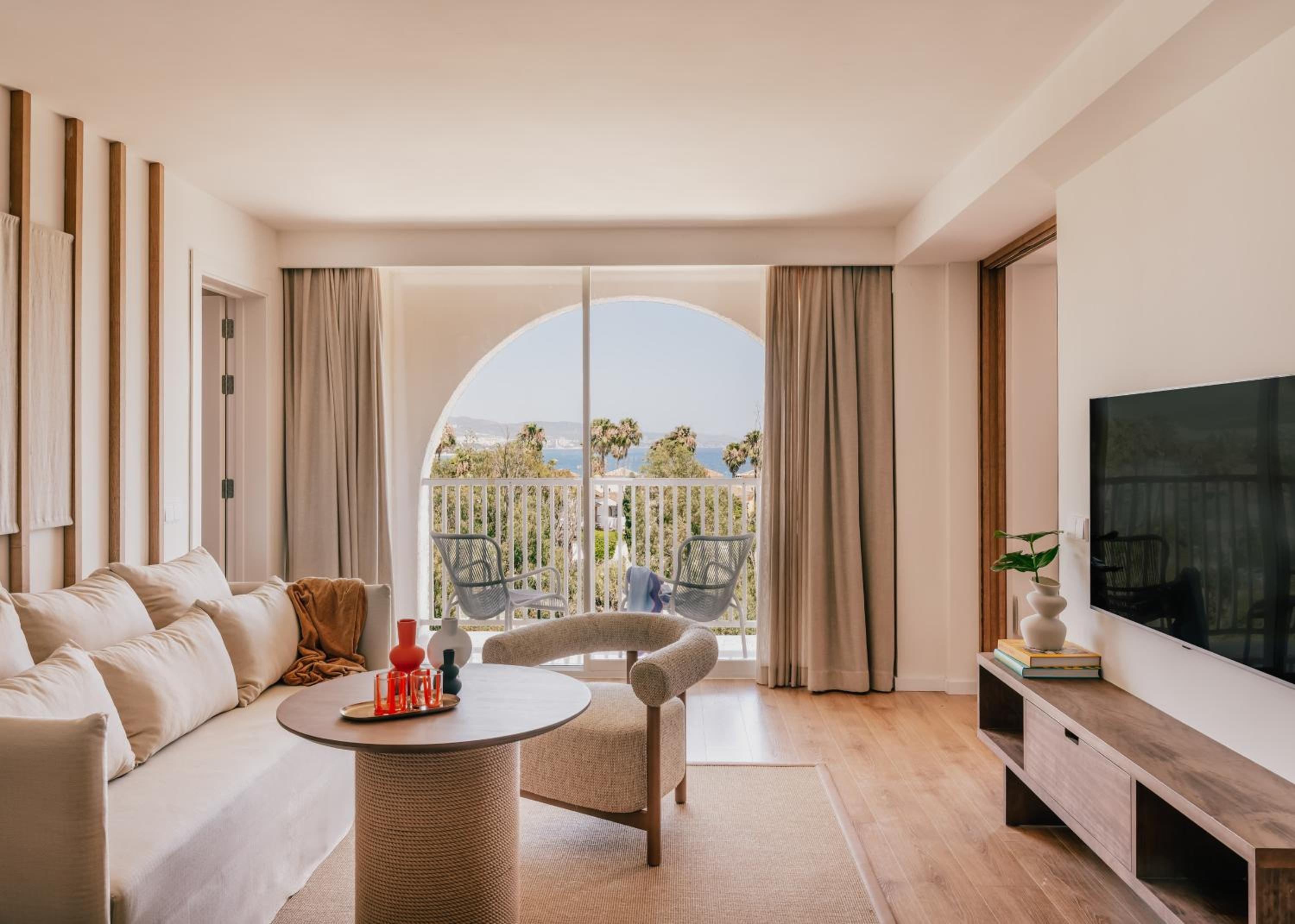 Ultimate ME + 2 Bedroom Suite - Photo 4