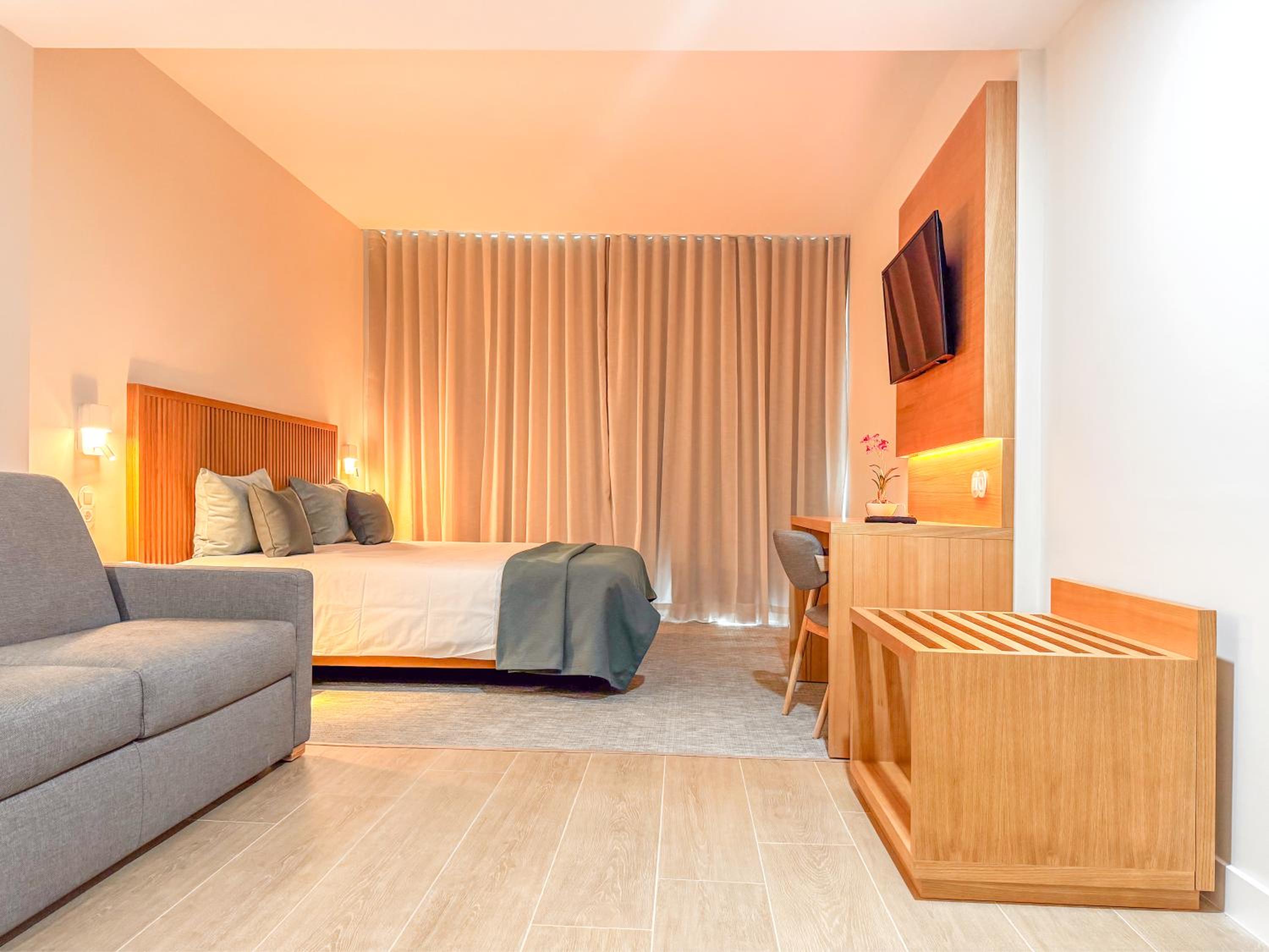 Junior Suite with Sea View (3 People) thumbnail 6