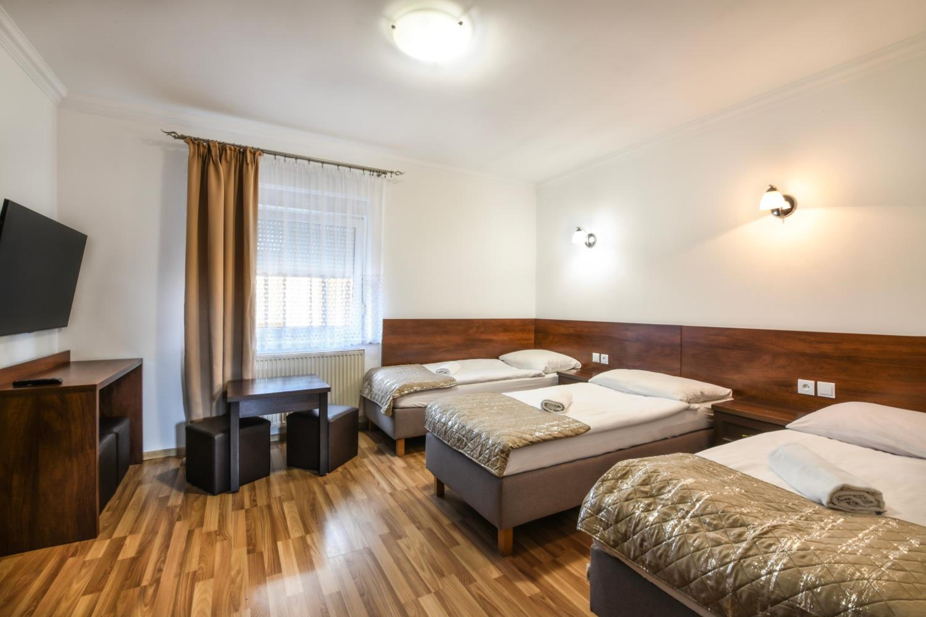 Triple Room with Bathroom photo 2