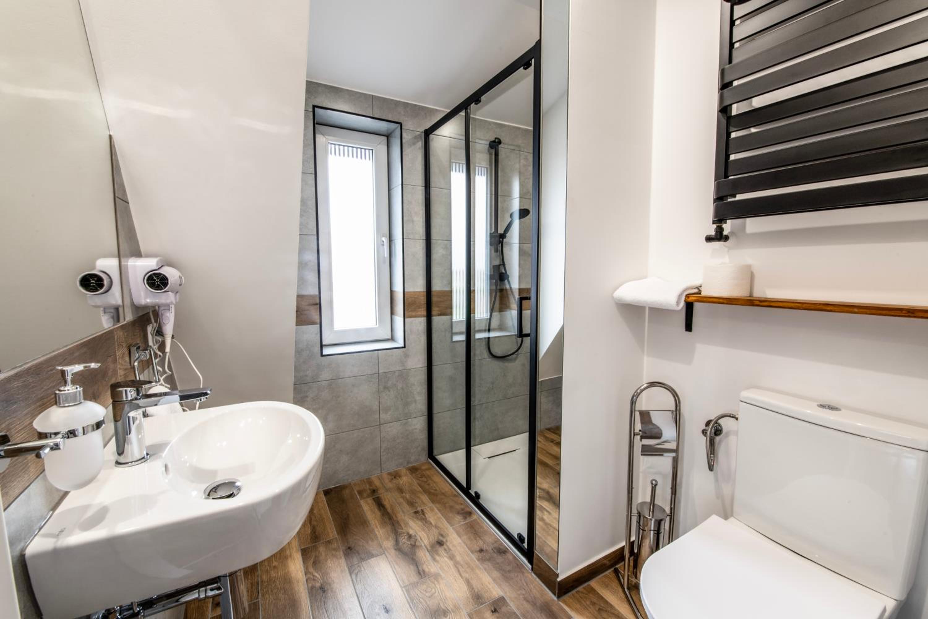 Quadruple Room with Private Bathroom photo 2
