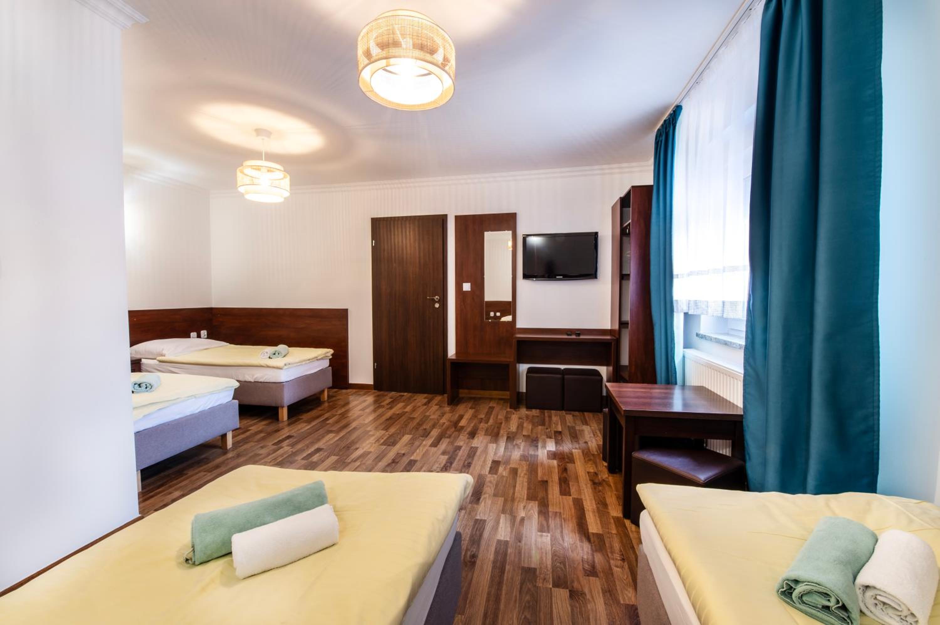 Quadruple Room with Private Bathroom photo 3