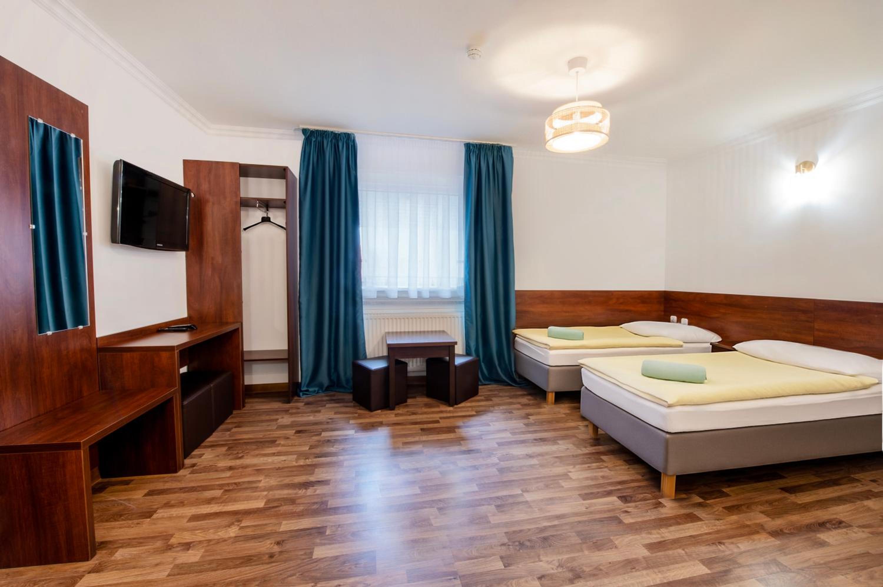 Quadruple Room with Private Bathroom photo 1
