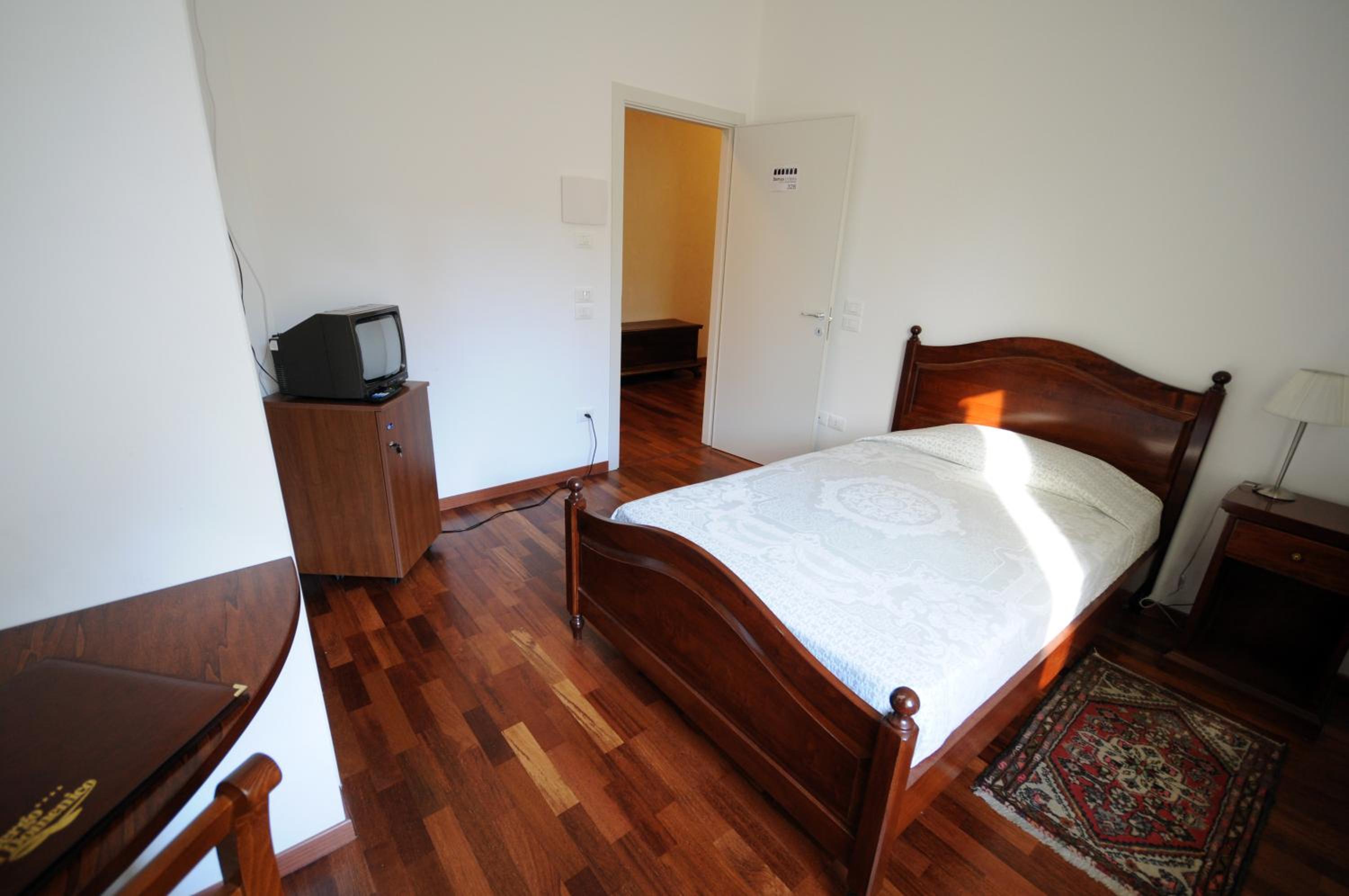 Single Room photo 2