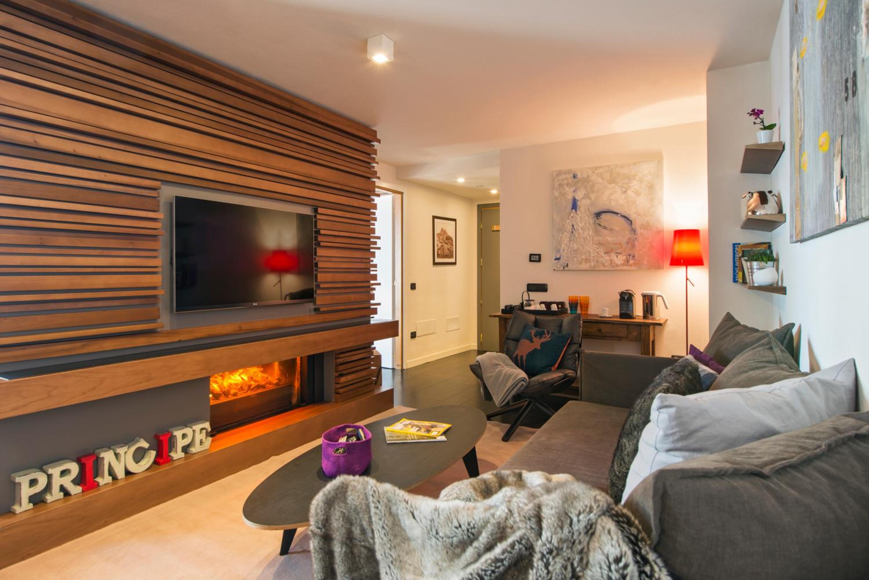 Family Room with Mountain View photo 3