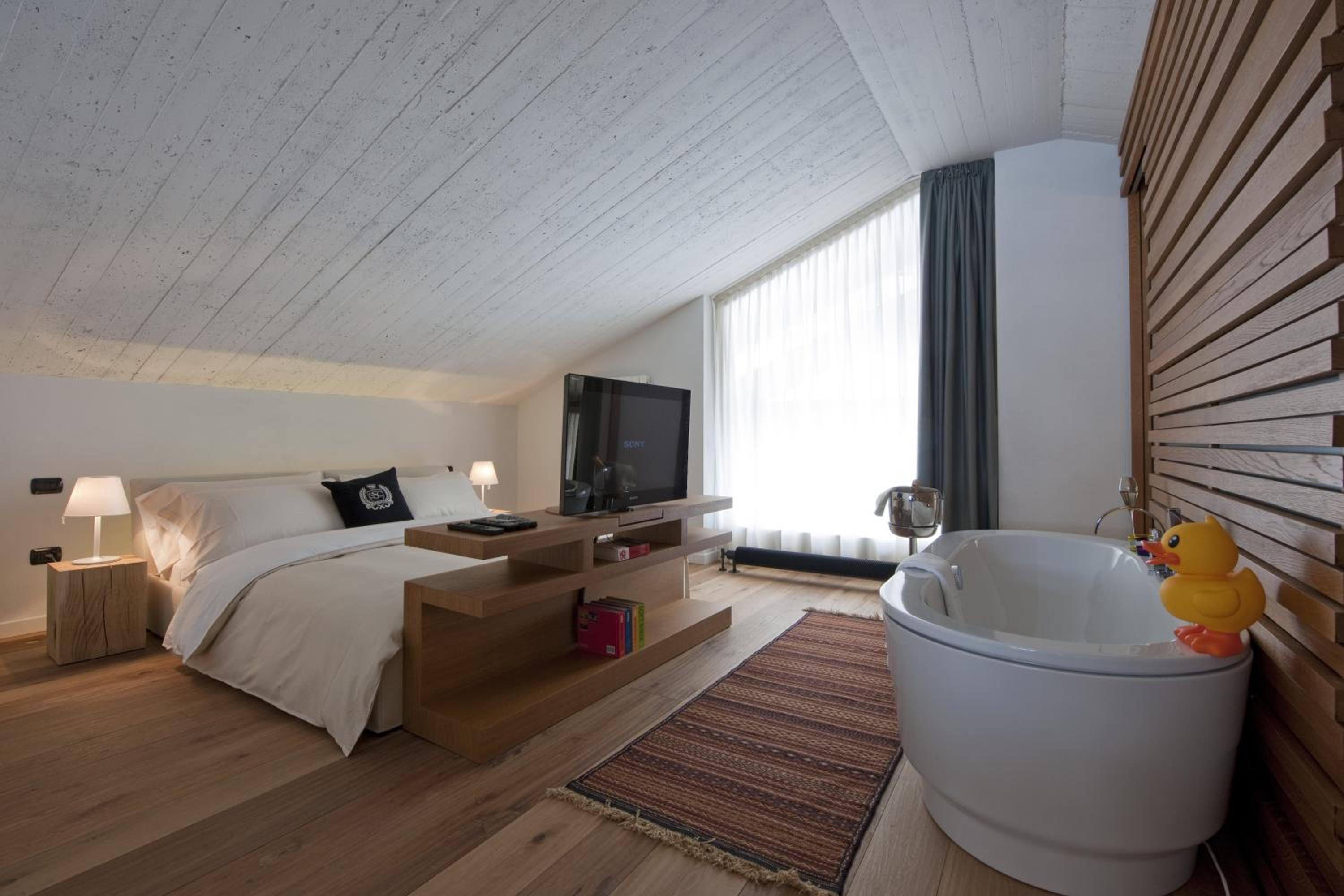 One-bedroom Loft Apartment  photo 1