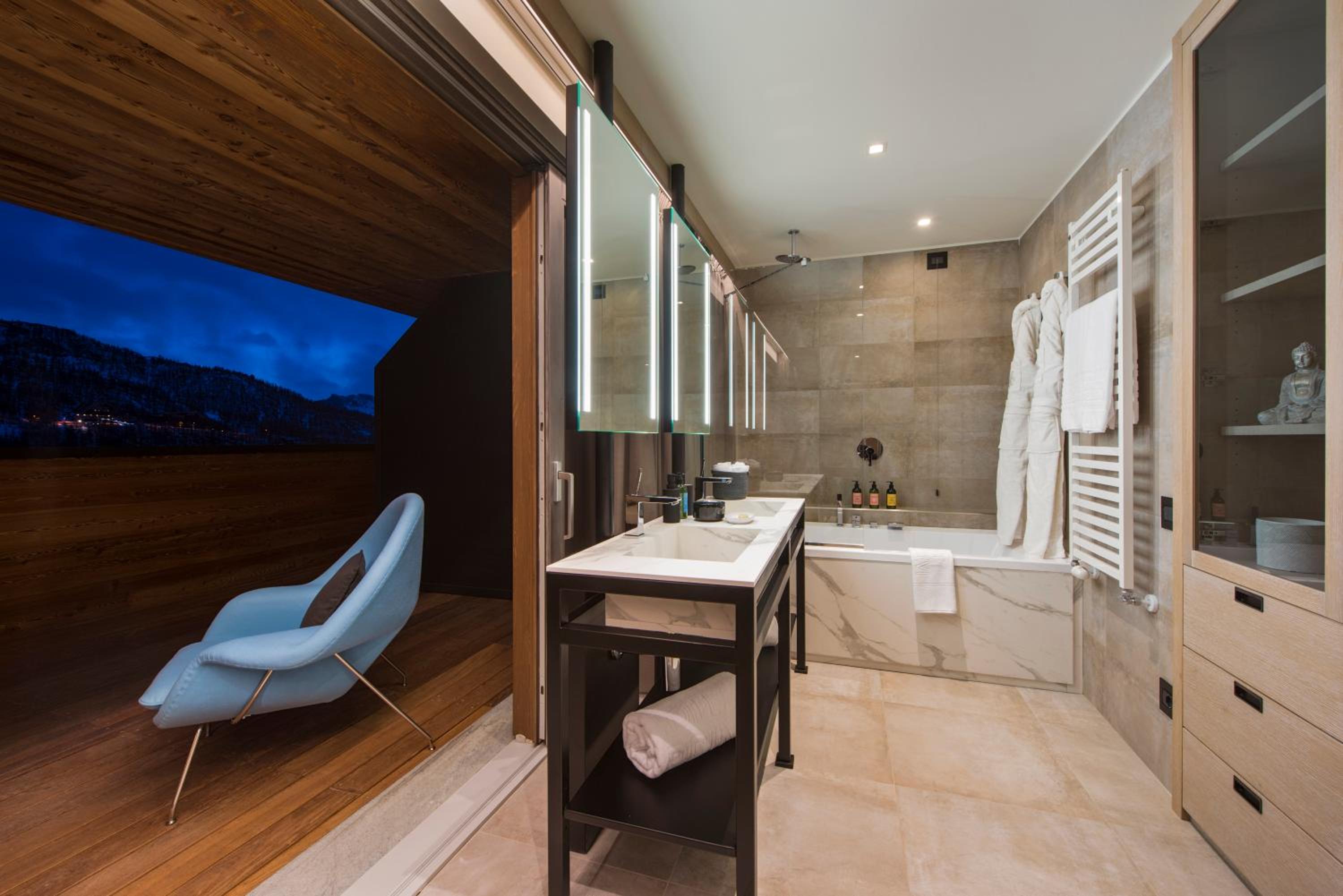 Junior Suite with Balcony photo 3