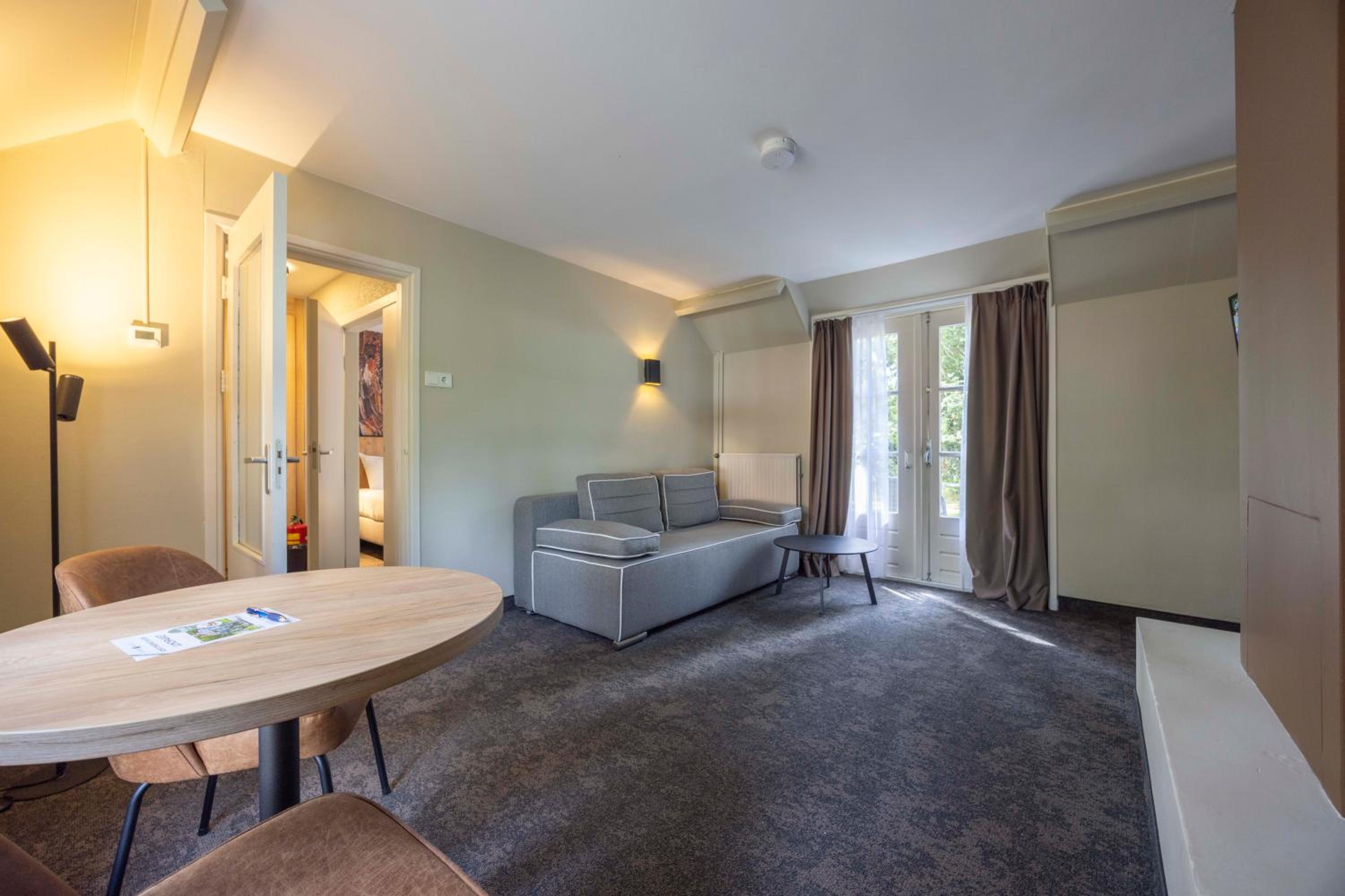Family Room with Terrace - Photo 7