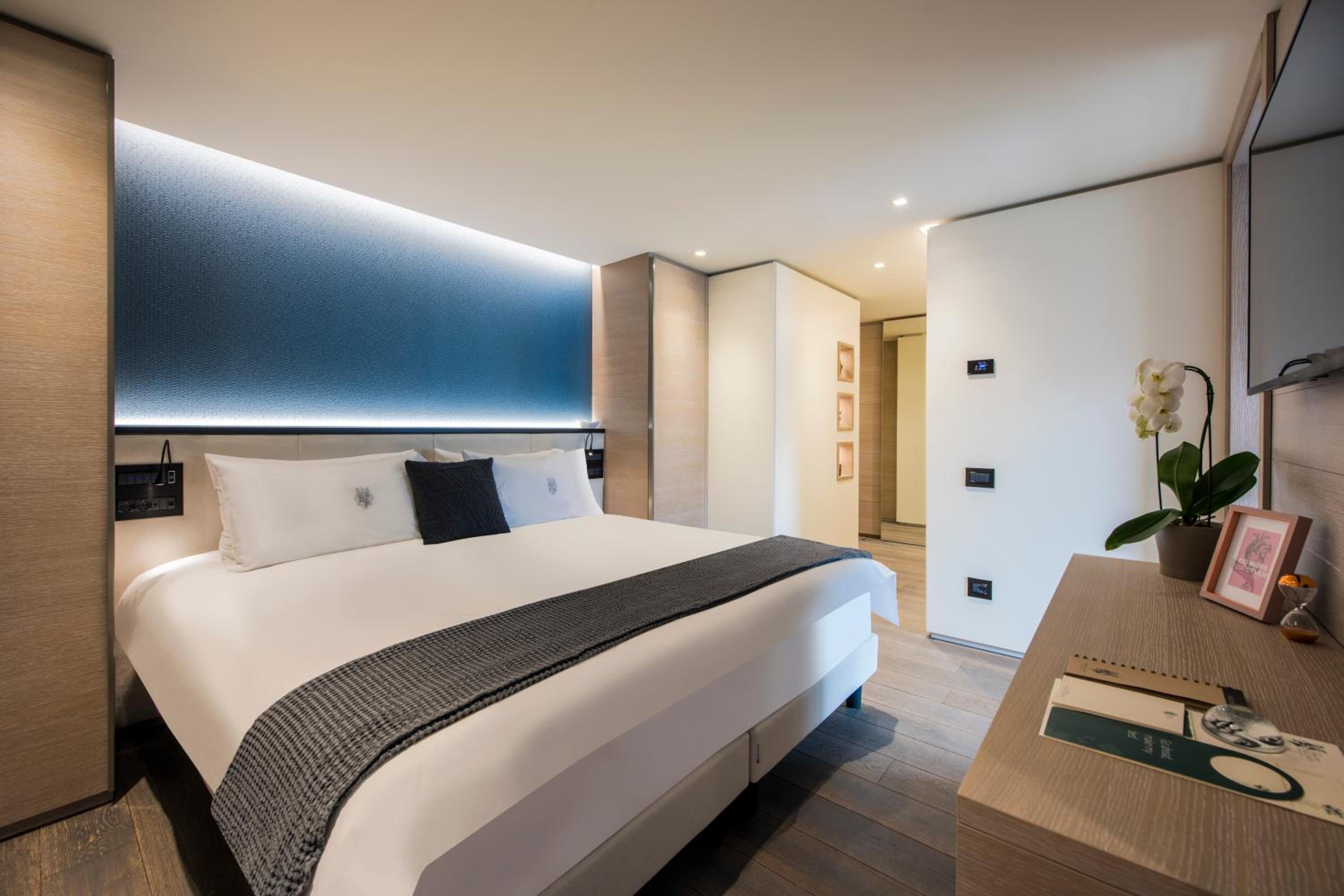 Suite with Spa Bath photo 1