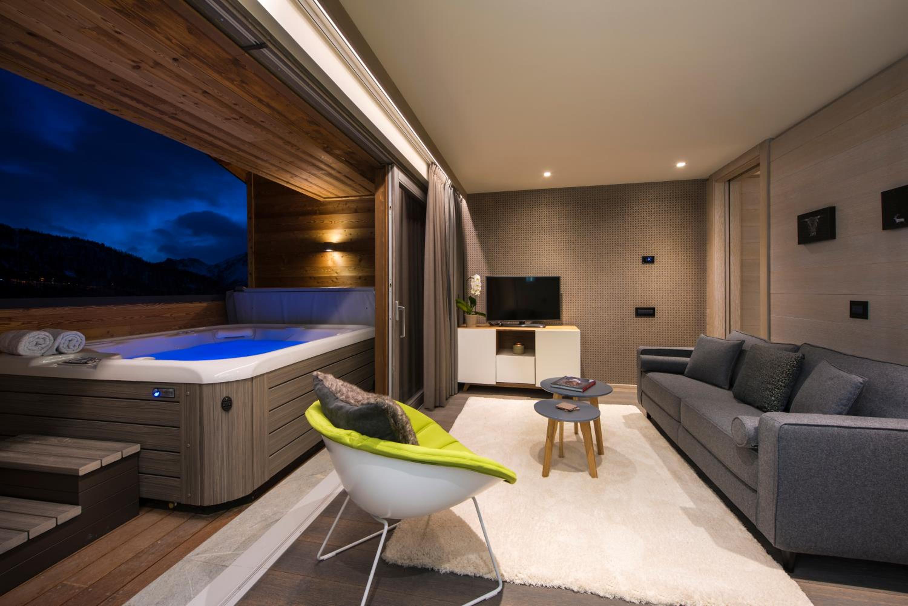 Suite with Spa Bath photo 2