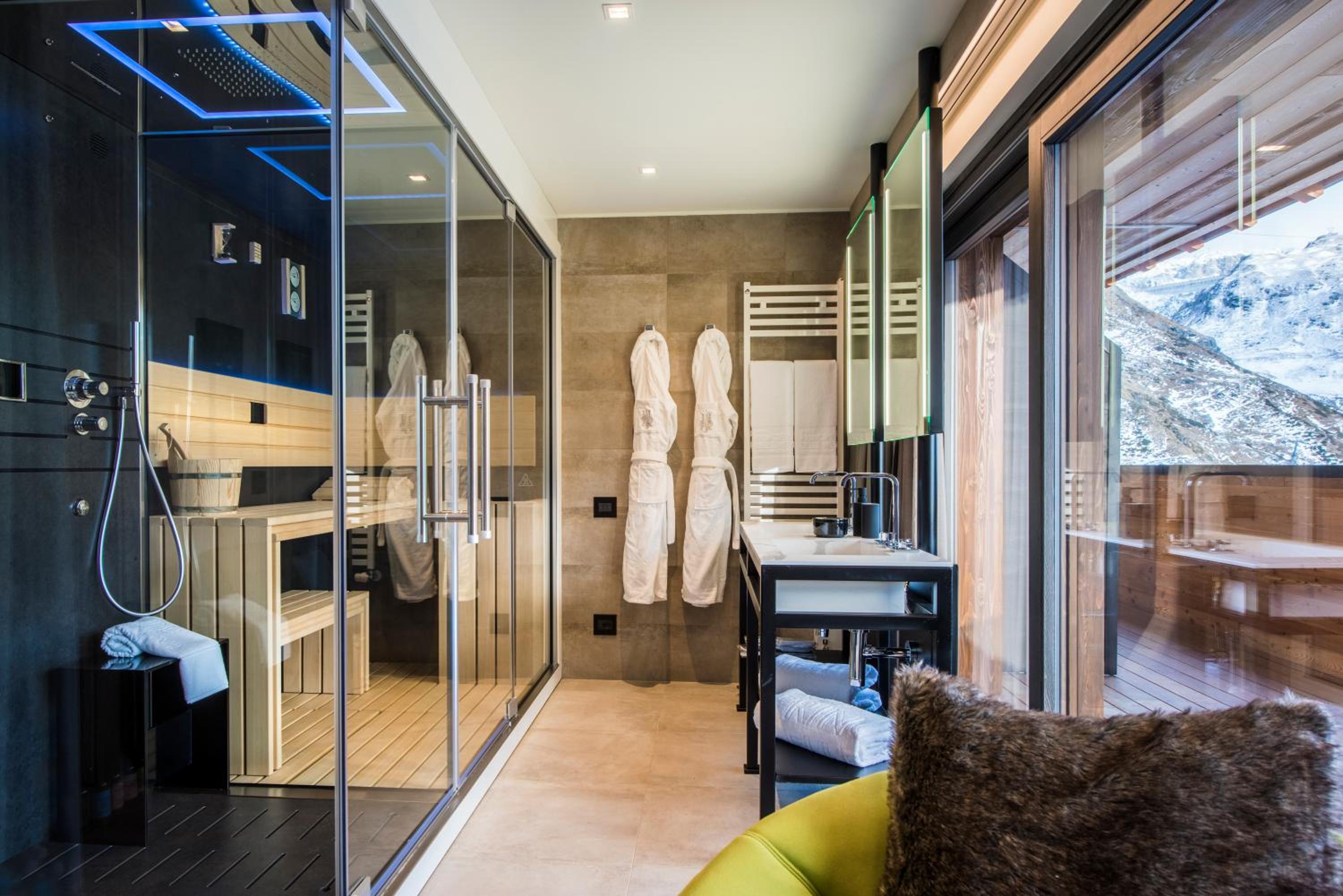 Suite with Spa Bath photo 3