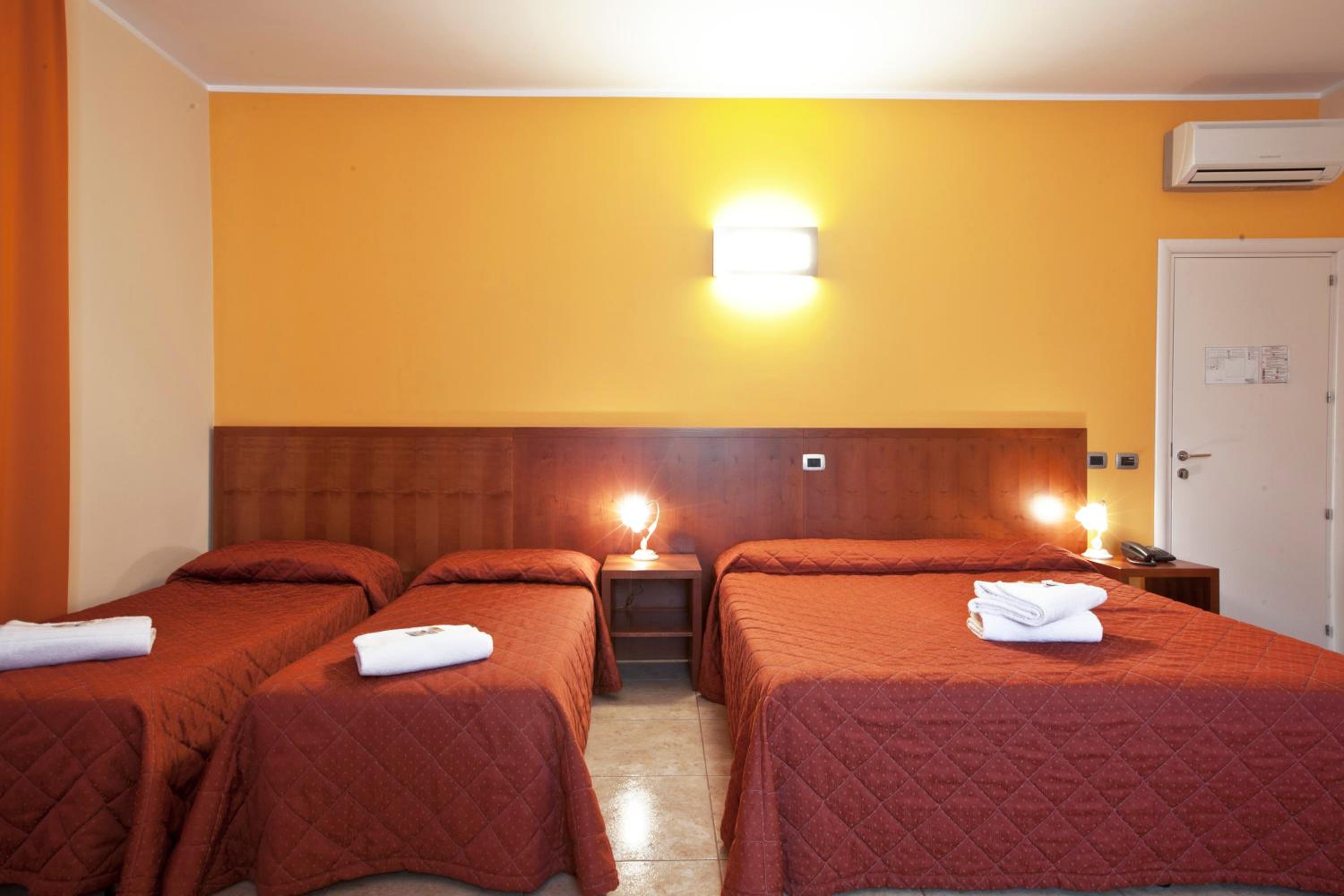 Suite (4 Adults) photo 3