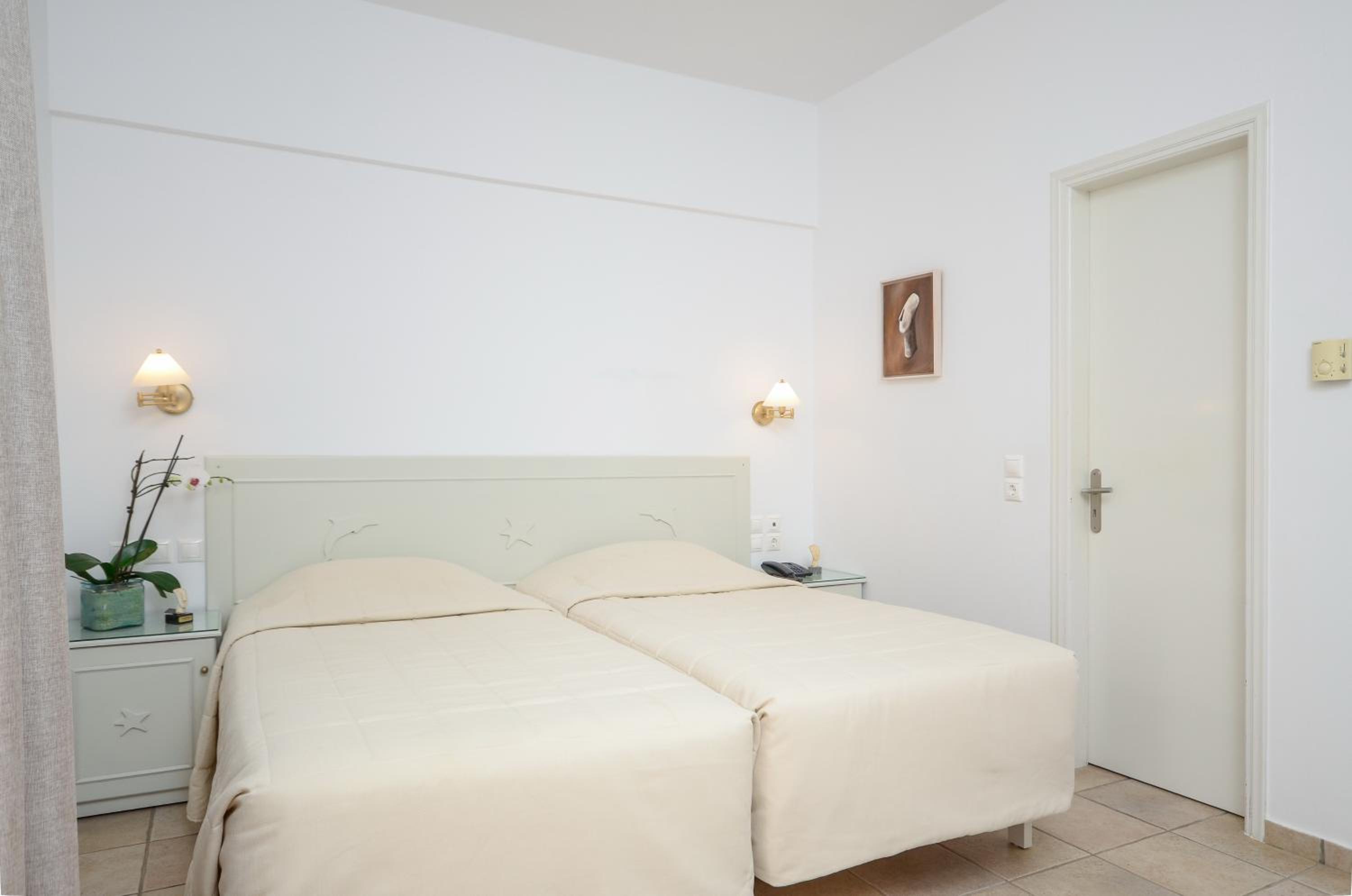 Standard Double or Twin Room - Photo 14