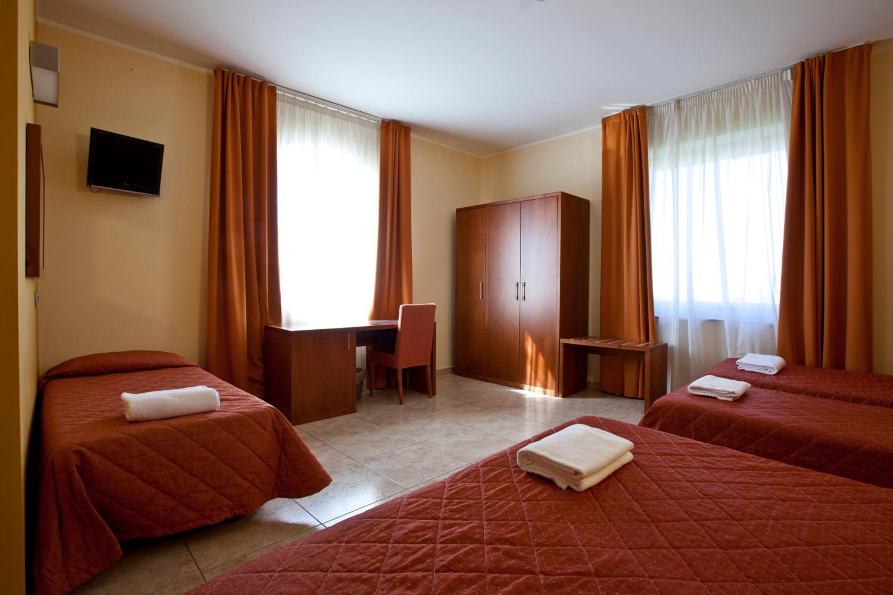 Suite (4 Adults) photo 3