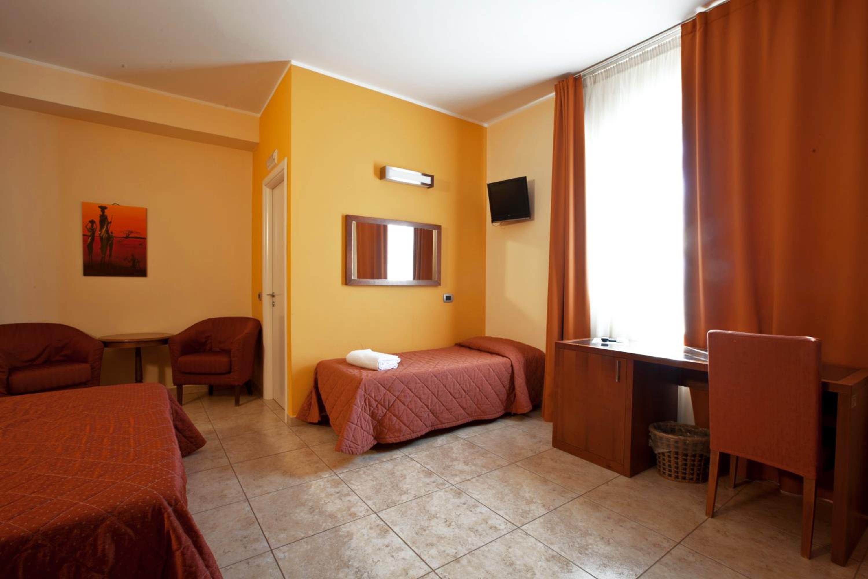 Suite (4 Adults) photo 2