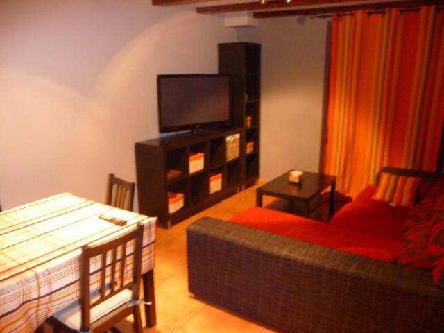 Three-Bedroom Townhouse - Photo 4